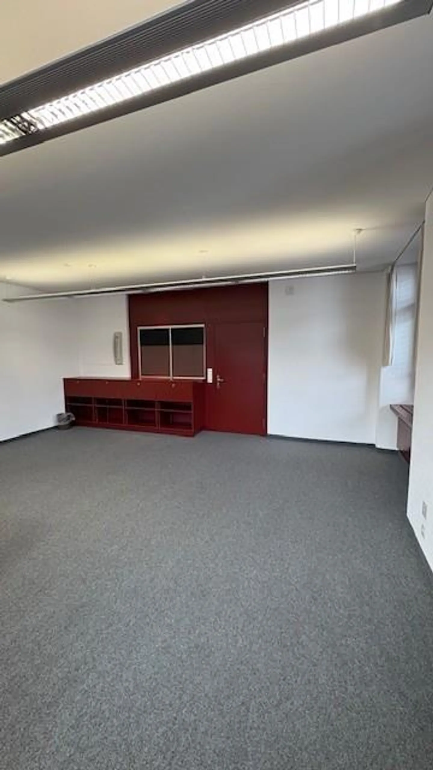 Espace de bureau central dans la mairie d'Ilanz - Photo 2 sur 2