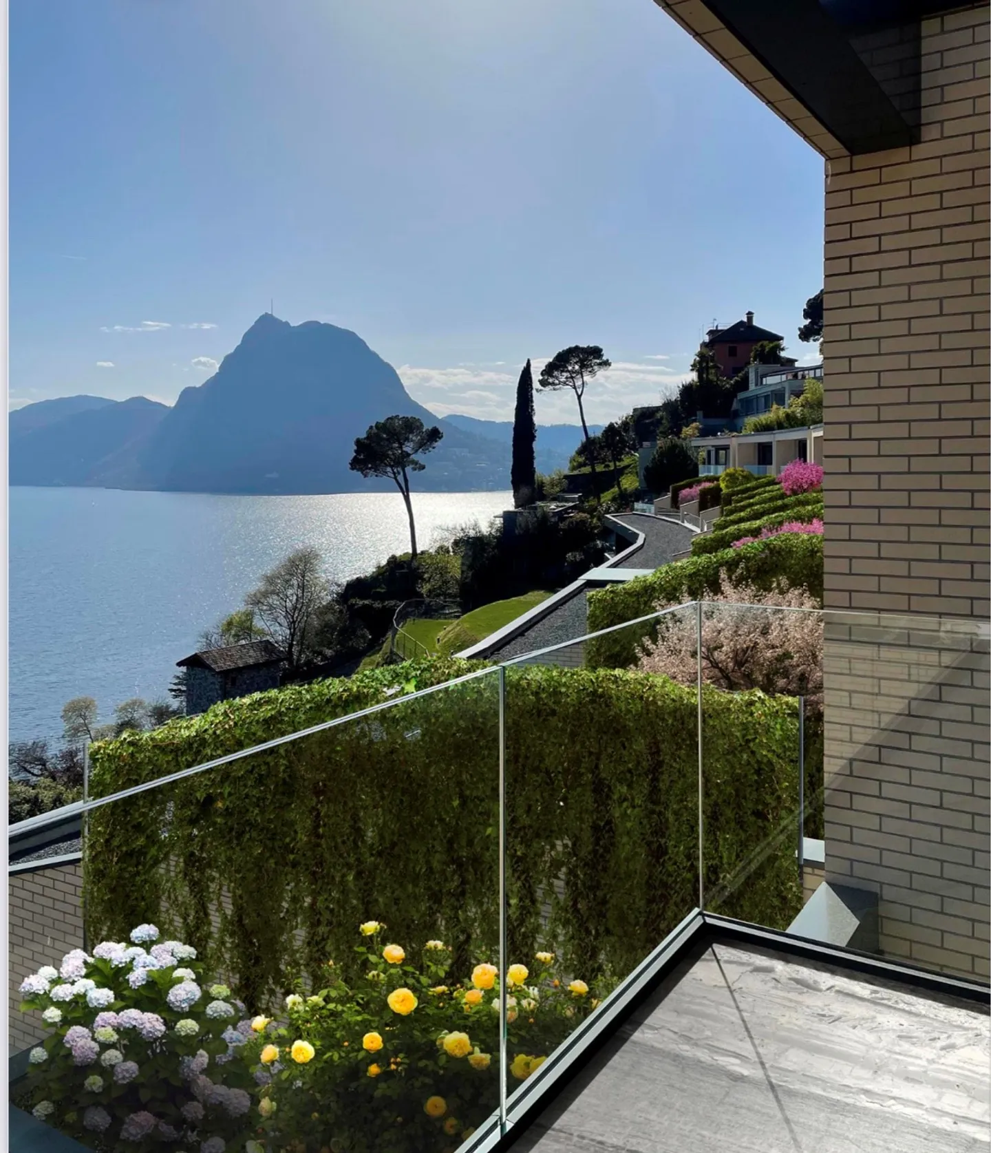 Luxury Villa by the Lake - Photo 5 of 12