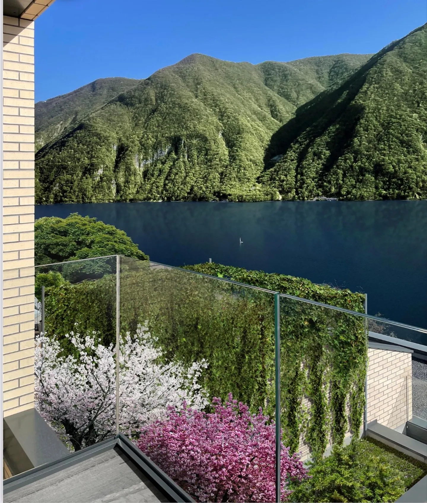 Luxury Villa by the Lake - Photo 6 of 12