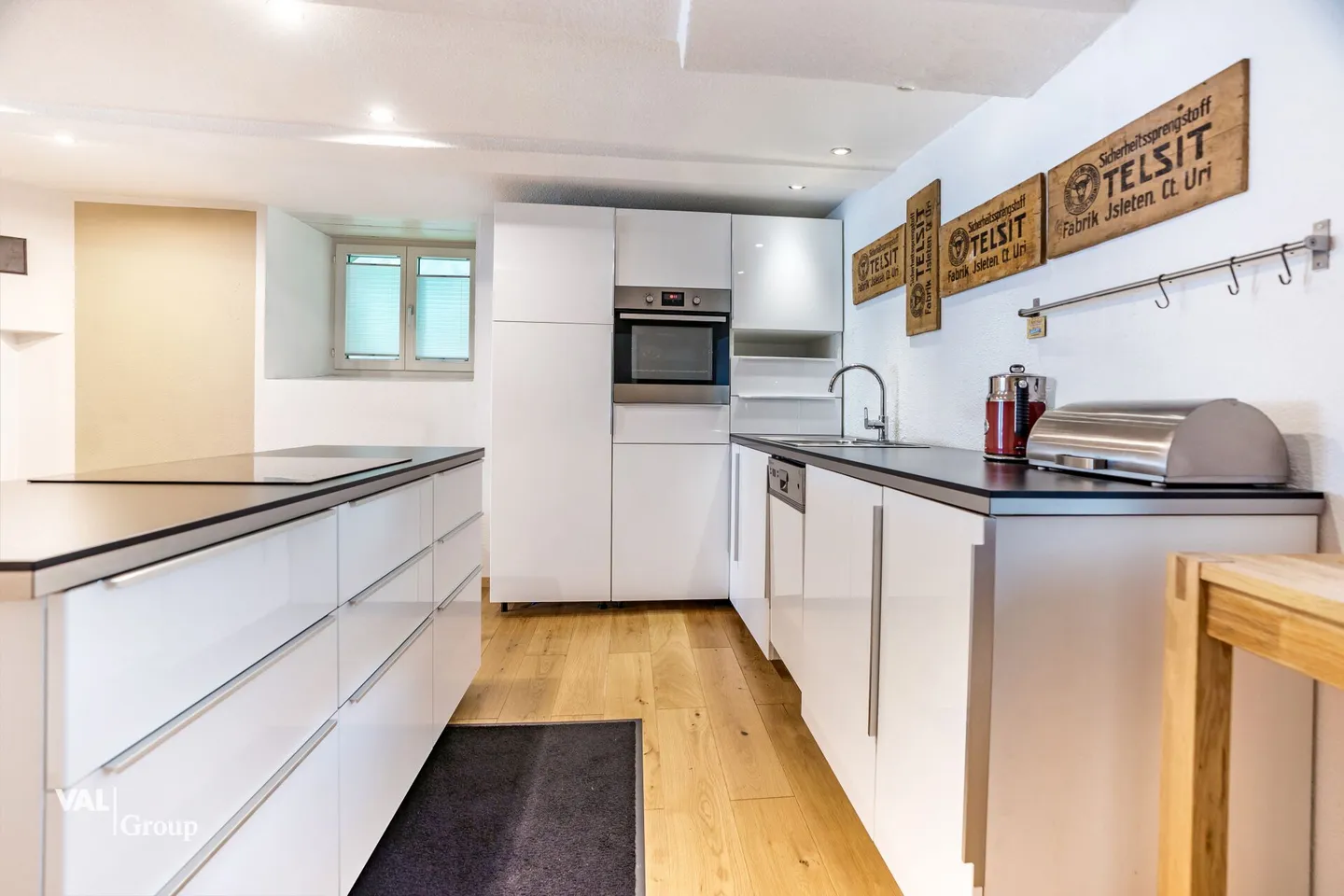 Charming Old Building Duo in Naters - Renovated Living Meets Creative Potential - Photo 4 of 12