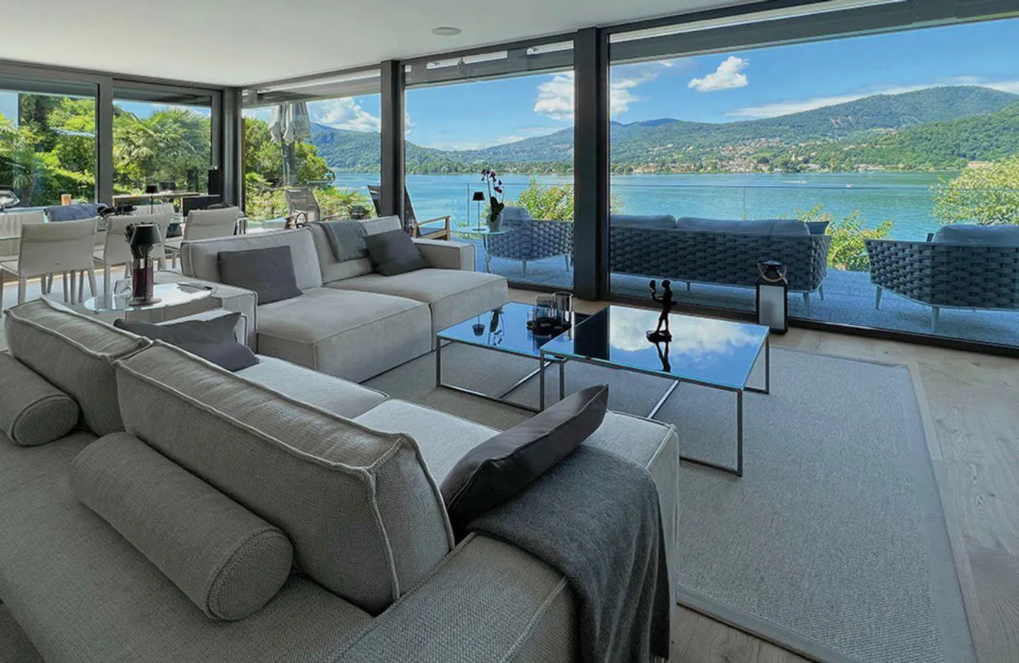 Zeitgenössische Villa im Bau mit Seeblick - Foto 1 von 6