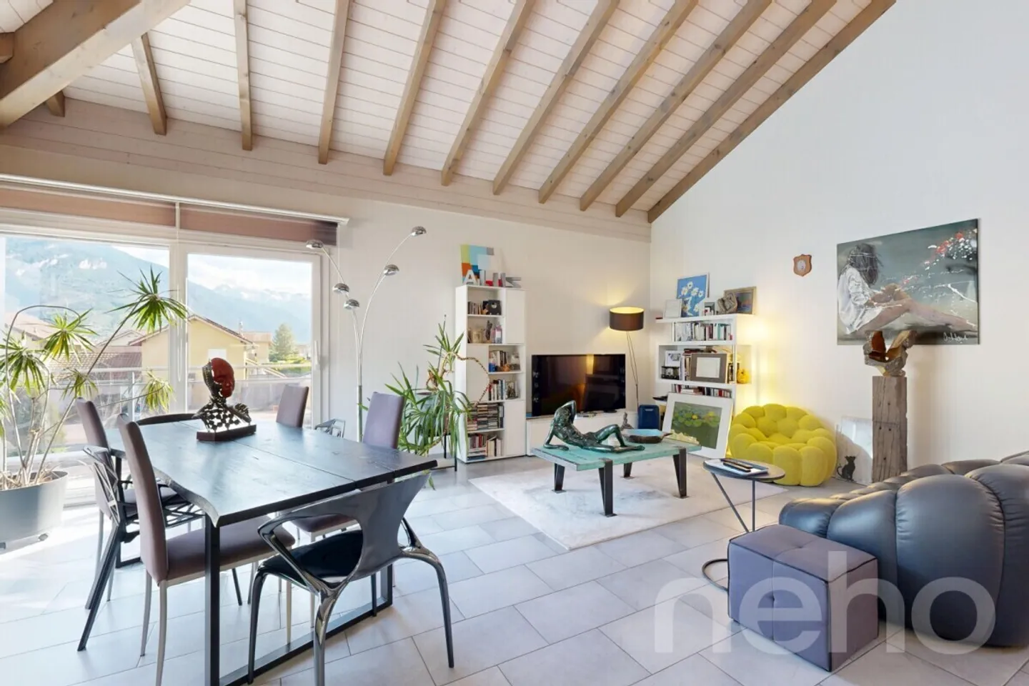 Exklusiv: Helle 4,5 Zimmer mit Terrasse und Mezzanine - Foto 5 von 12
