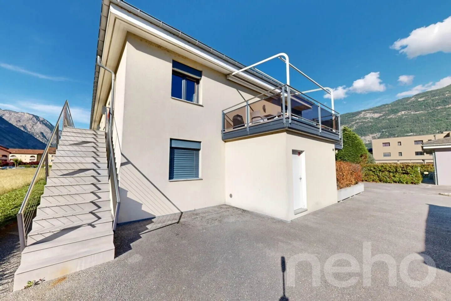 Exklusiv: Helle 4,5 Zimmer mit Terrasse und Mezzanine - Foto 7 von 12