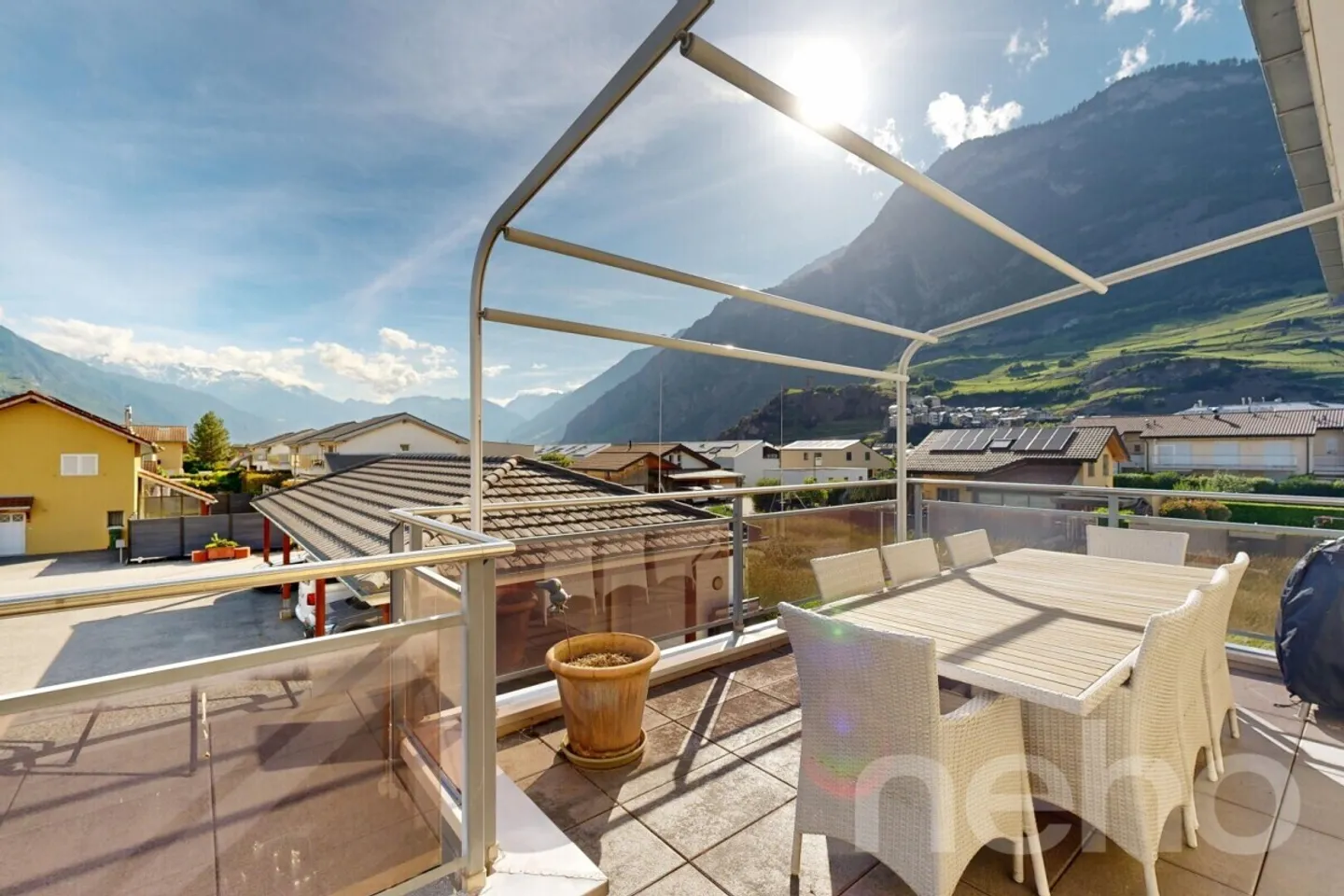 Exklusiv: Helle 4,5 Zimmer mit Terrasse und Mezzanine - Foto 8 von 12