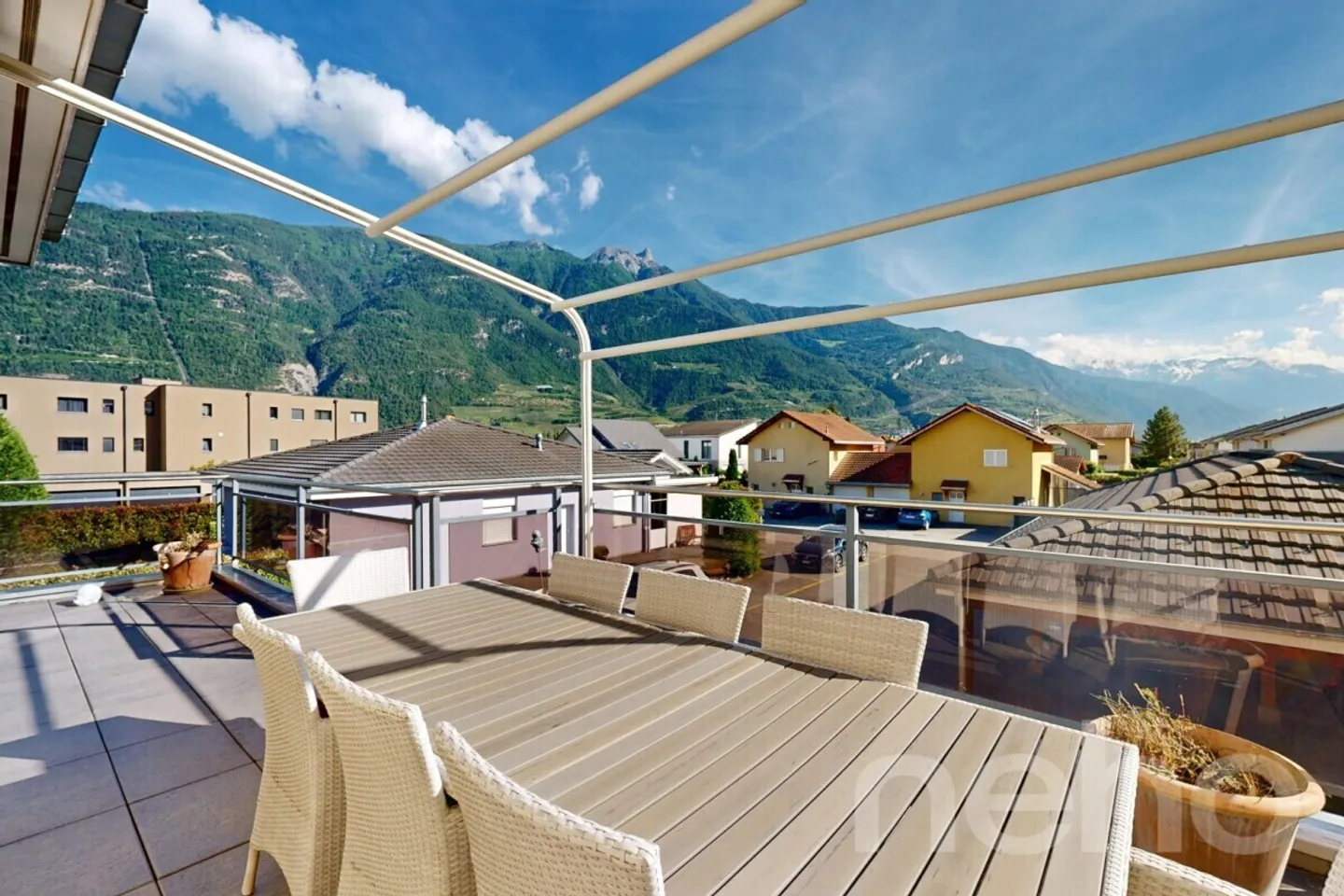 Exklusiv: Helle 4,5 Zimmer mit Terrasse und Mezzanine - Foto 9 von 12