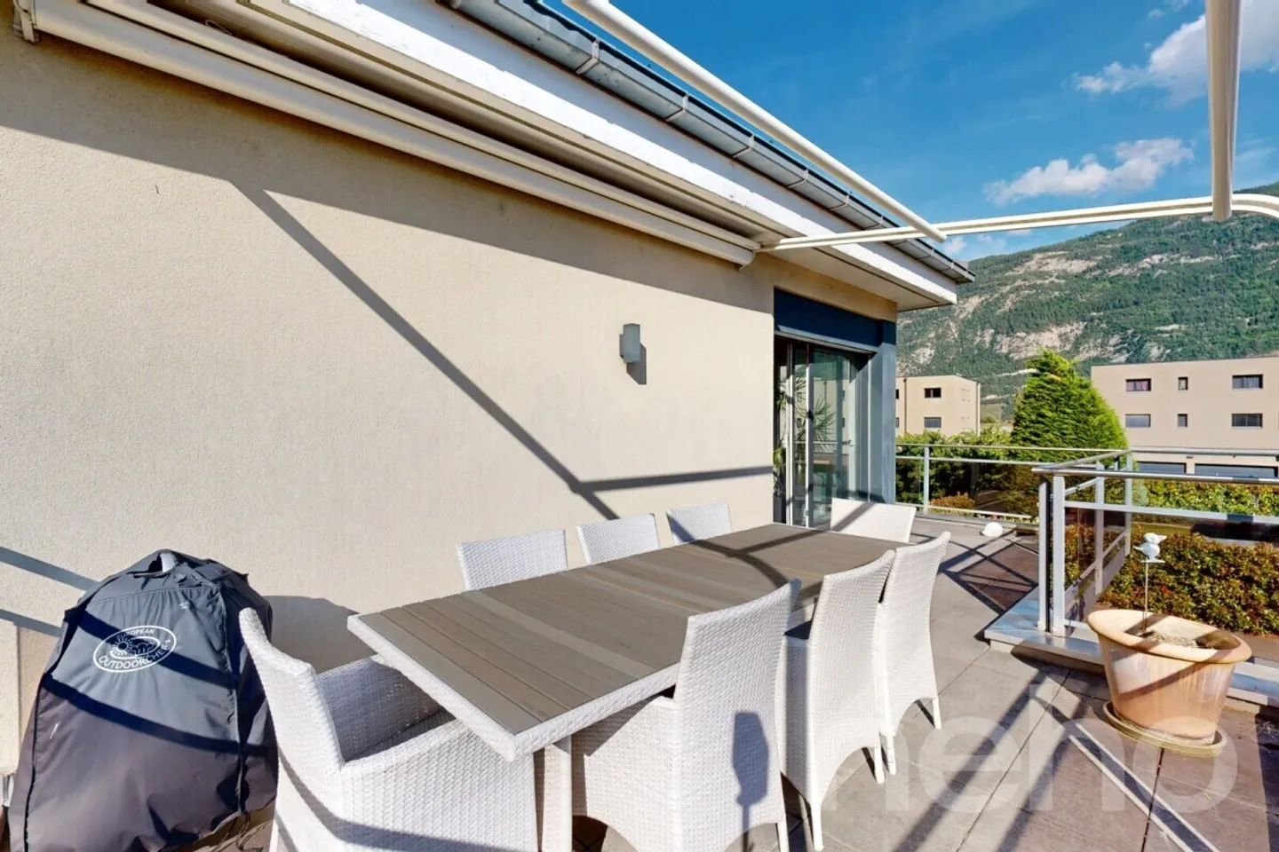 Exklusiv: Helle 4,5 Zimmer mit Terrasse und Mezzanine - Foto 10 von 12