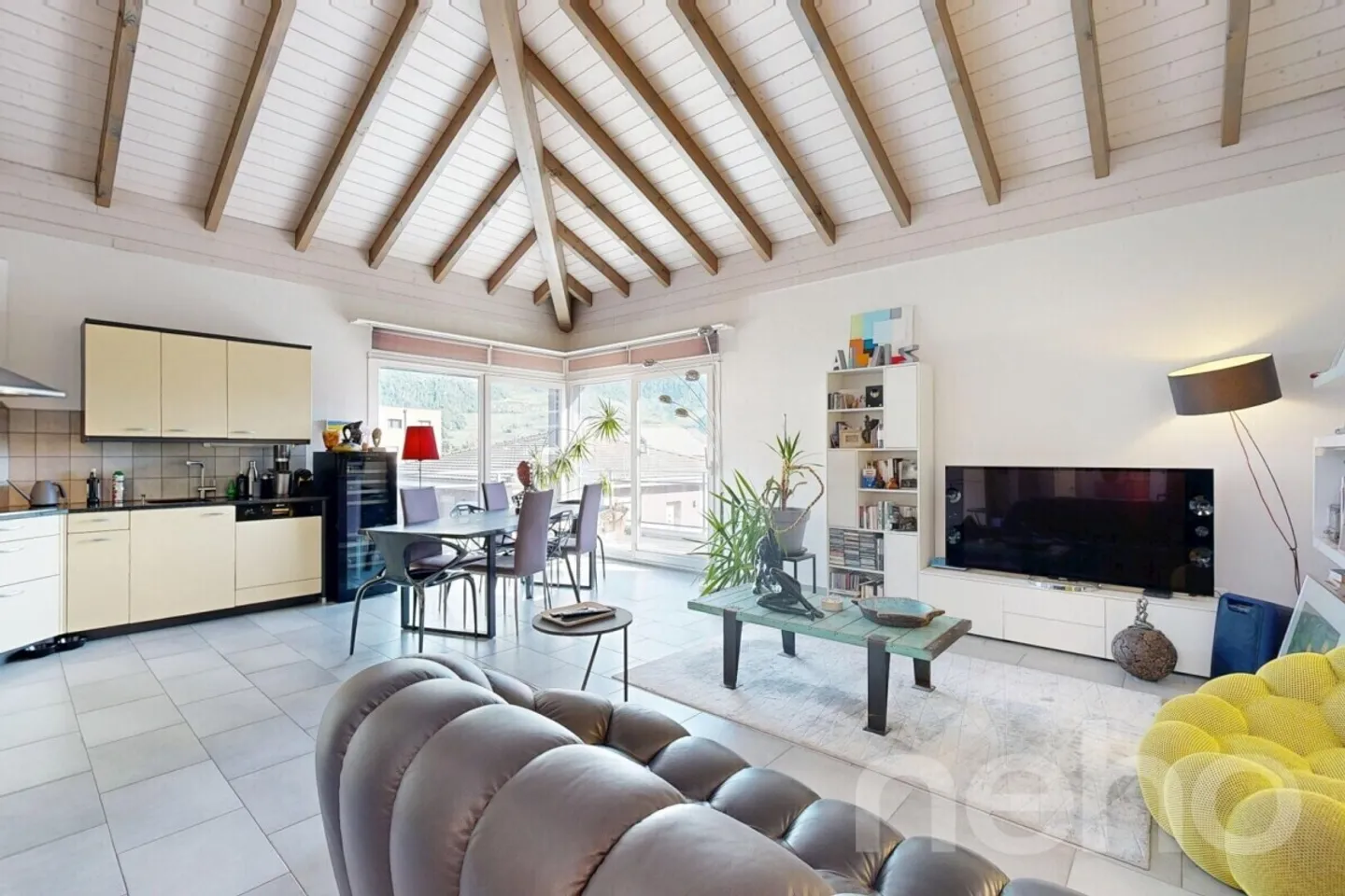 Exklusiv: Helle 4,5 Zimmer mit Terrasse und Mezzanine - Foto 3 von 12
