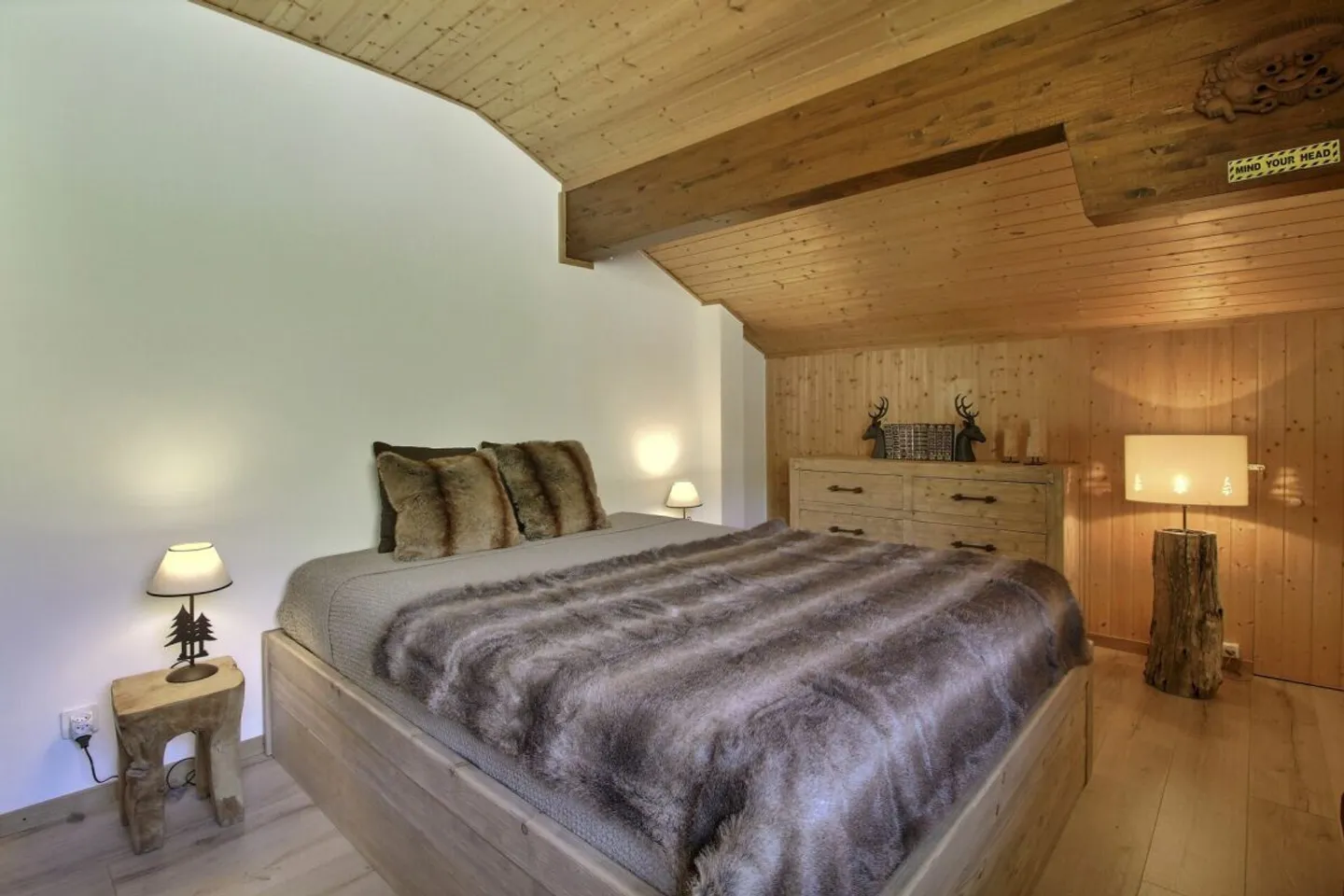 Cozy Ski-in/Ski-out Apartment - Photo 3 of 14