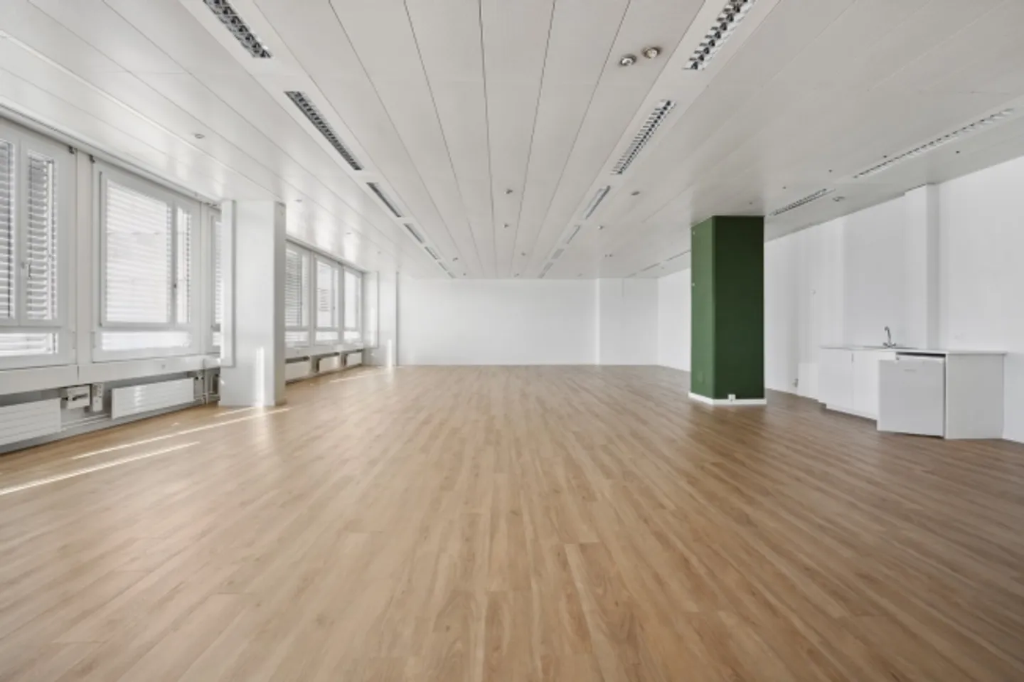 «UFFICI a partire da 36m² Centralmente situati, luminosi e confortevoli fino al 28.02.2026!» - Foto 2 di 12