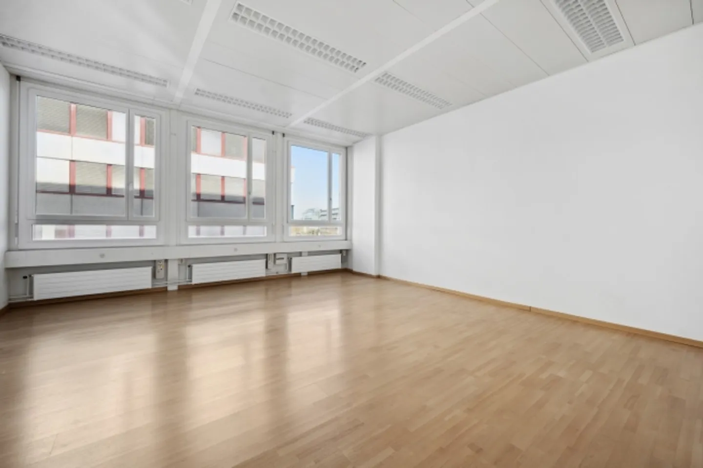 «UFFICI a partire da 36m² Centralmente situati, luminosi e confortevoli fino al 28.02.2026!» - Foto 3 di 12