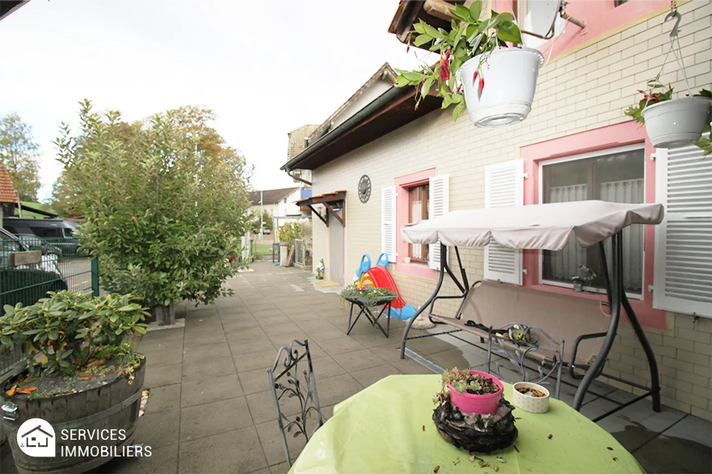 Pretty Single Family House - Photo 2 of 18