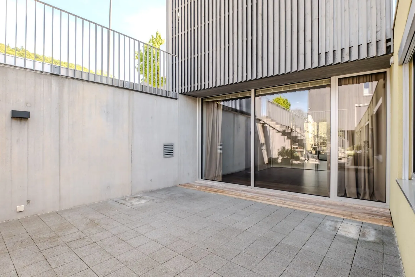 Spacieux appartement contemporain de 6.5 pièces avec patio - env. 208 m² habitables - Photo 24 sur 26