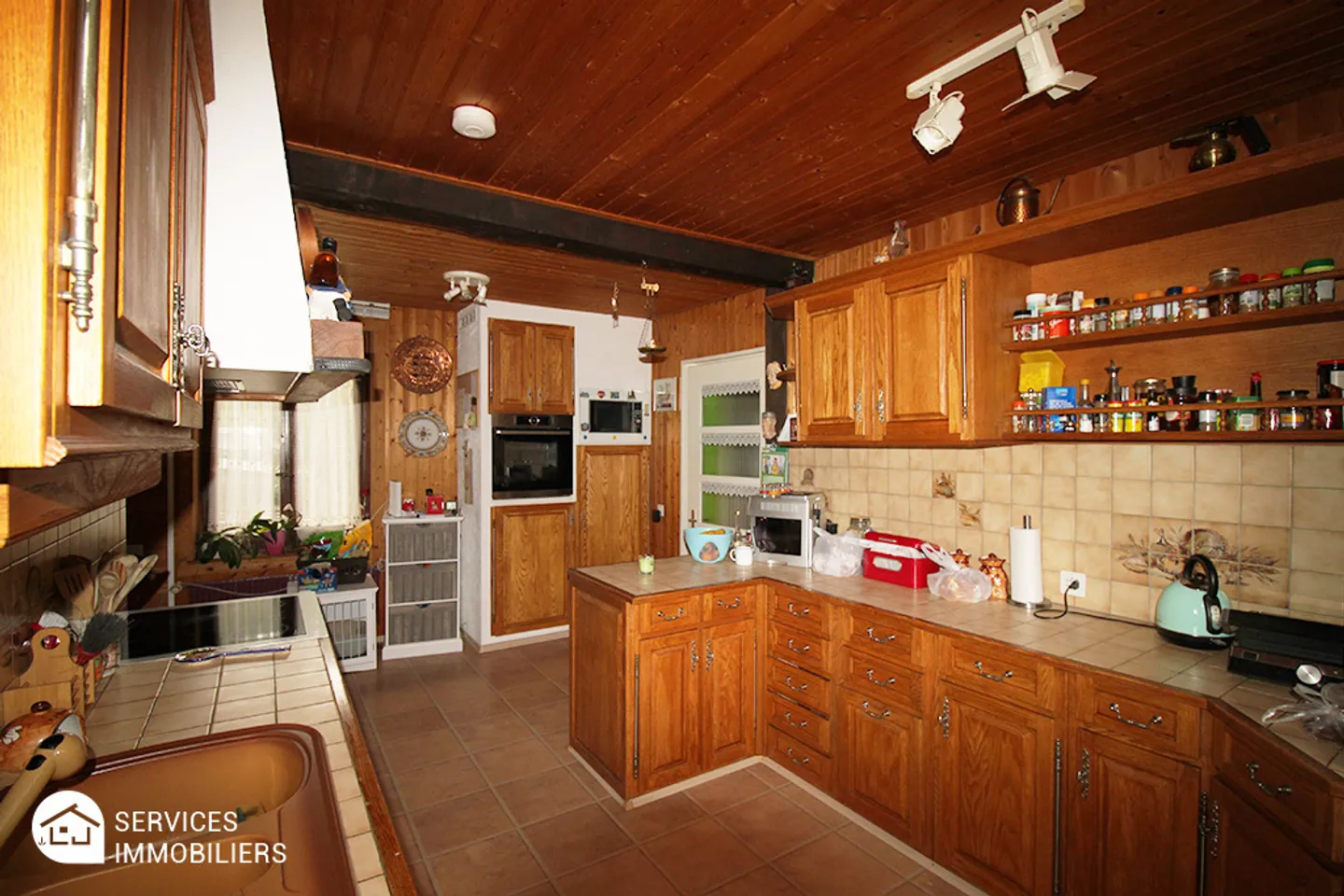 Pretty Single Family House - Photo 7 of 18