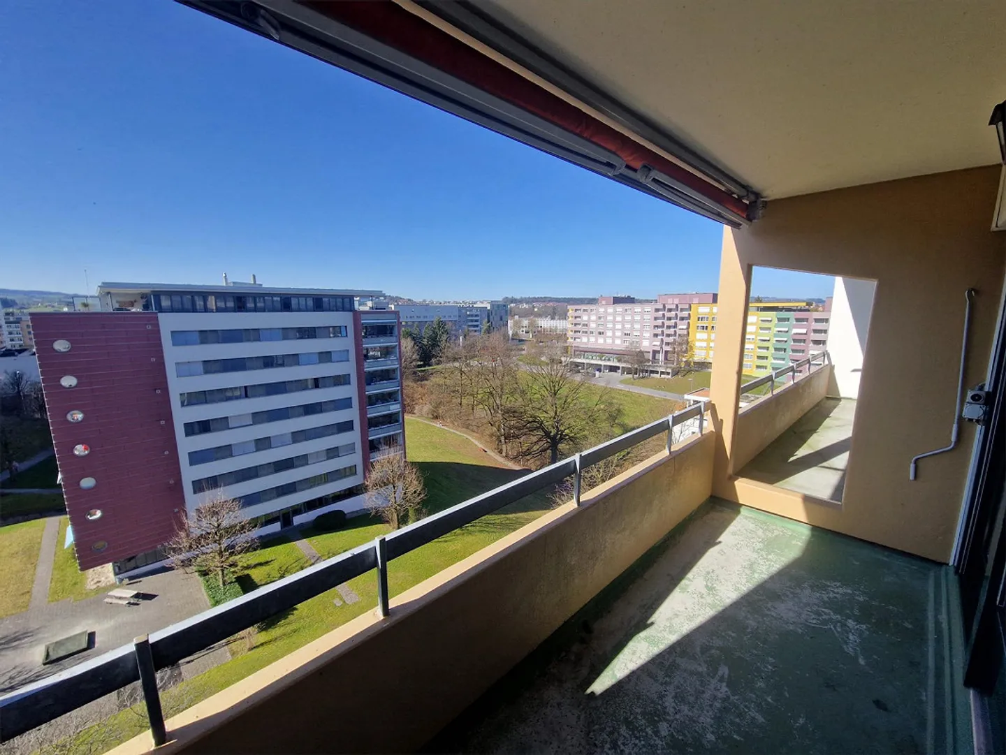 Ampio appartamento di 4,5 stanze nel popolare quartiere di Ruopigen - Foto 2 di 10