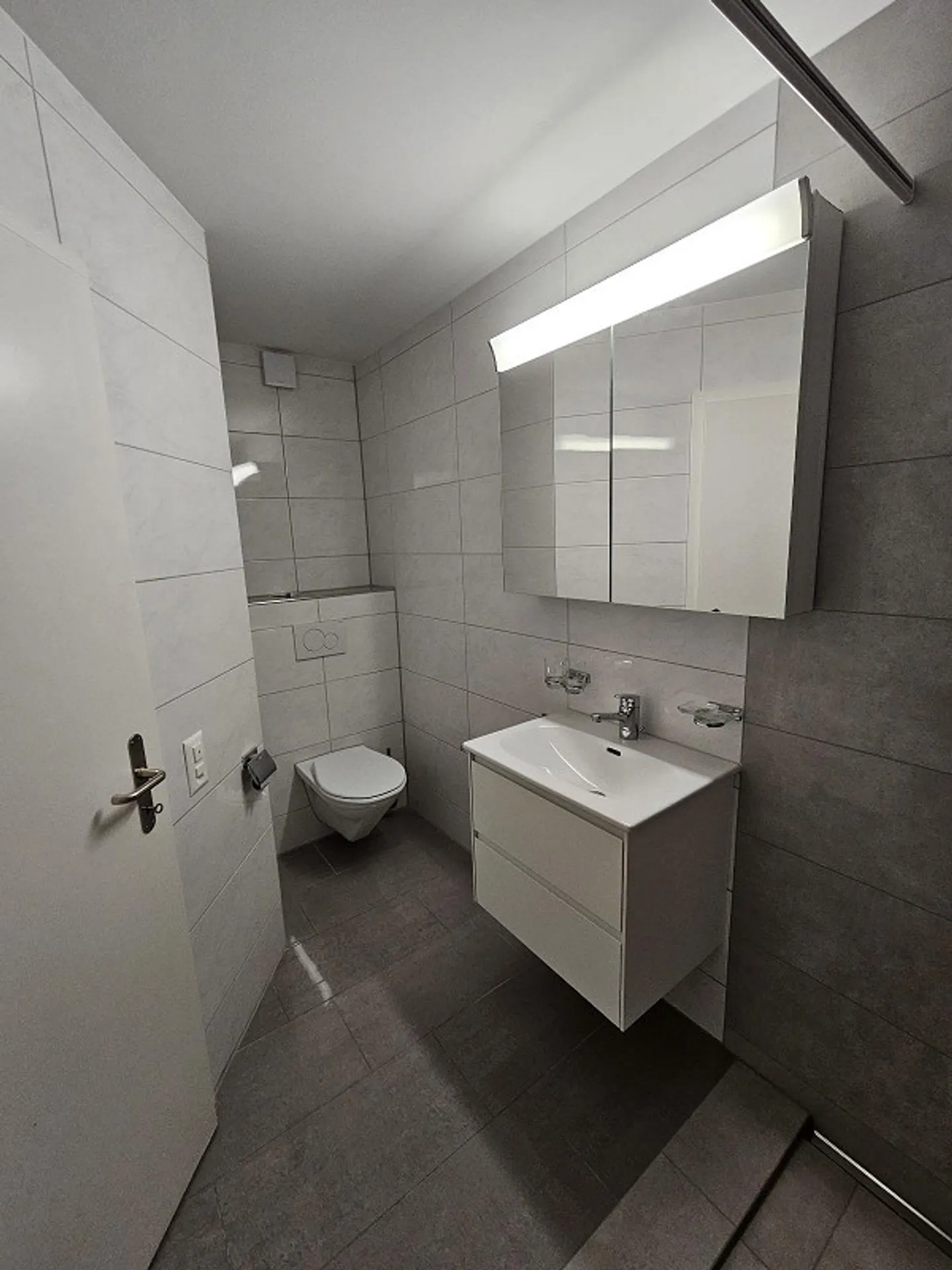 Appartamento singolo moderno e luminoso con 2 camere in una posizione privilegiata - Foto 1 di 12