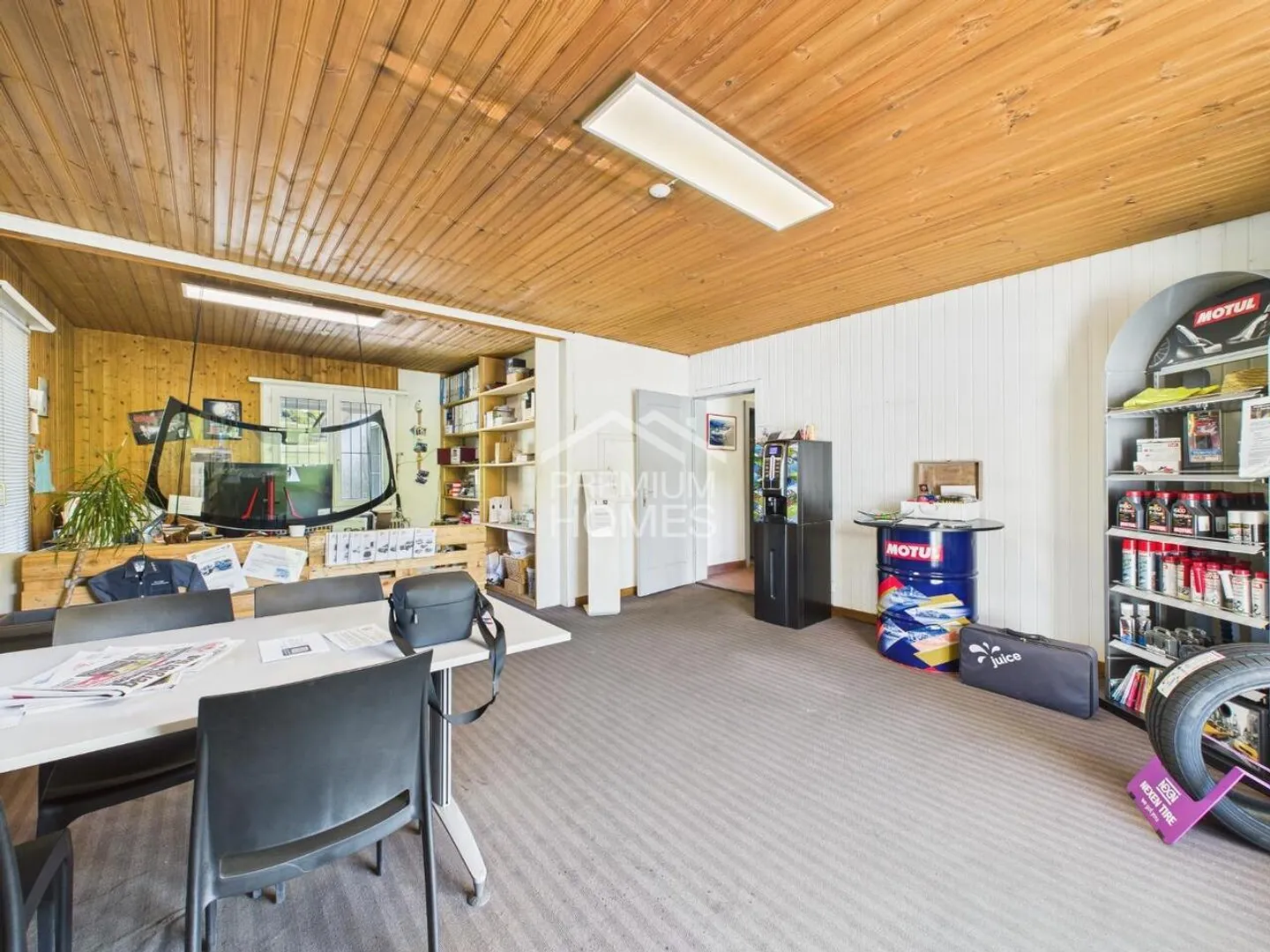 Prime location for your business - versatile commercial property - Photo 8 of 9