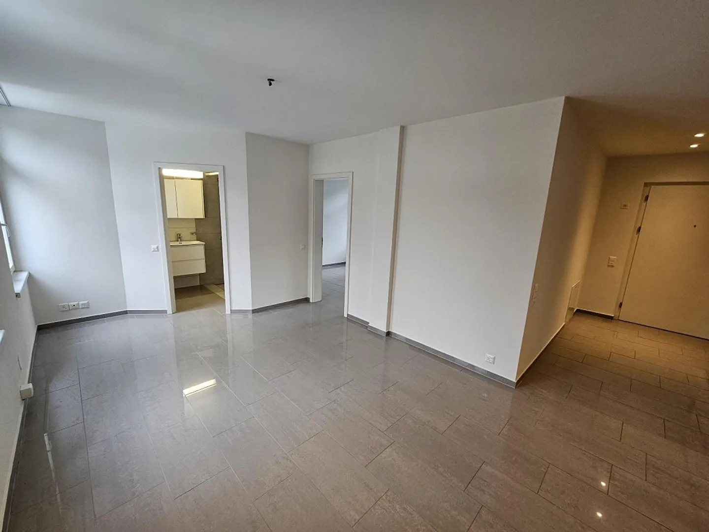 Appartamento singolo moderno e luminoso con 2 camere in una posizione privilegiata - Foto 10 di 12