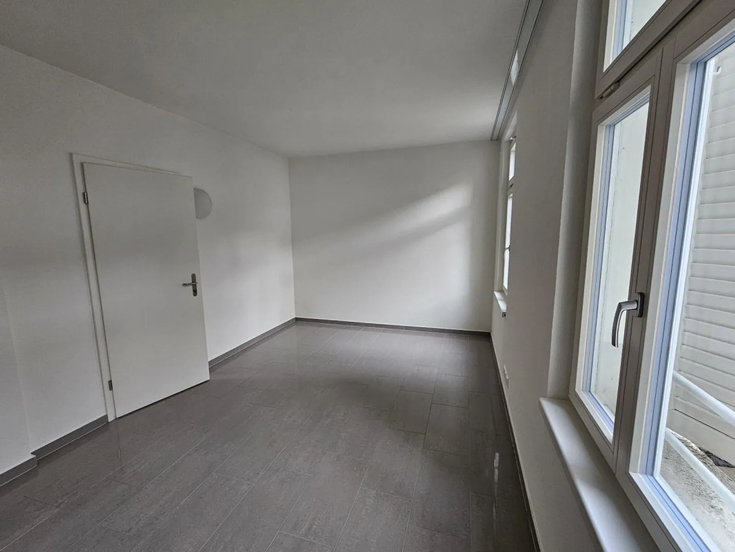 Appartamento singolo moderno e luminoso con 2 camere in una posizione privilegiata - Foto 11 di 12