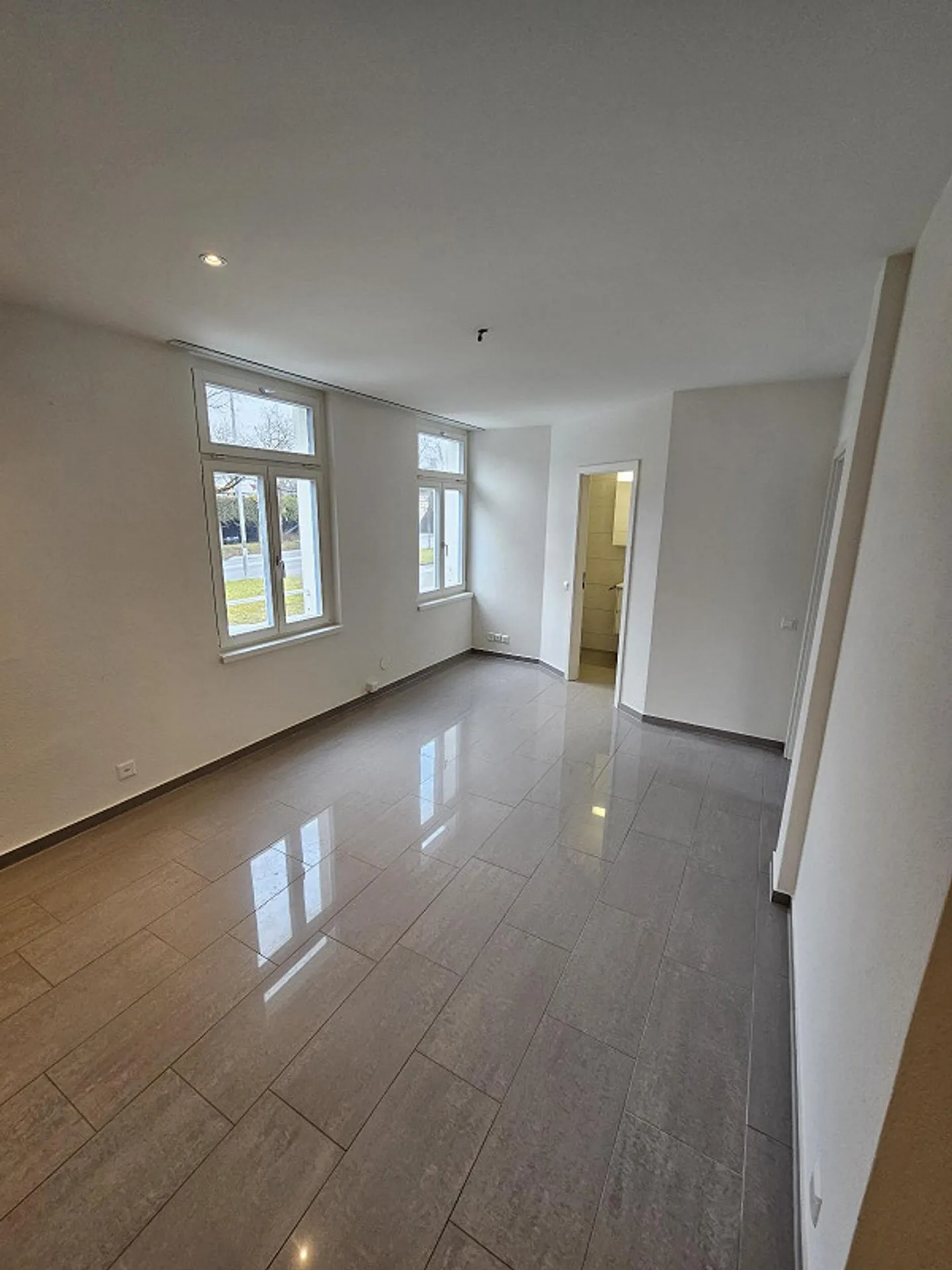 Appartamento singolo moderno e luminoso con 2 camere in una posizione privilegiata - Foto 9 di 12