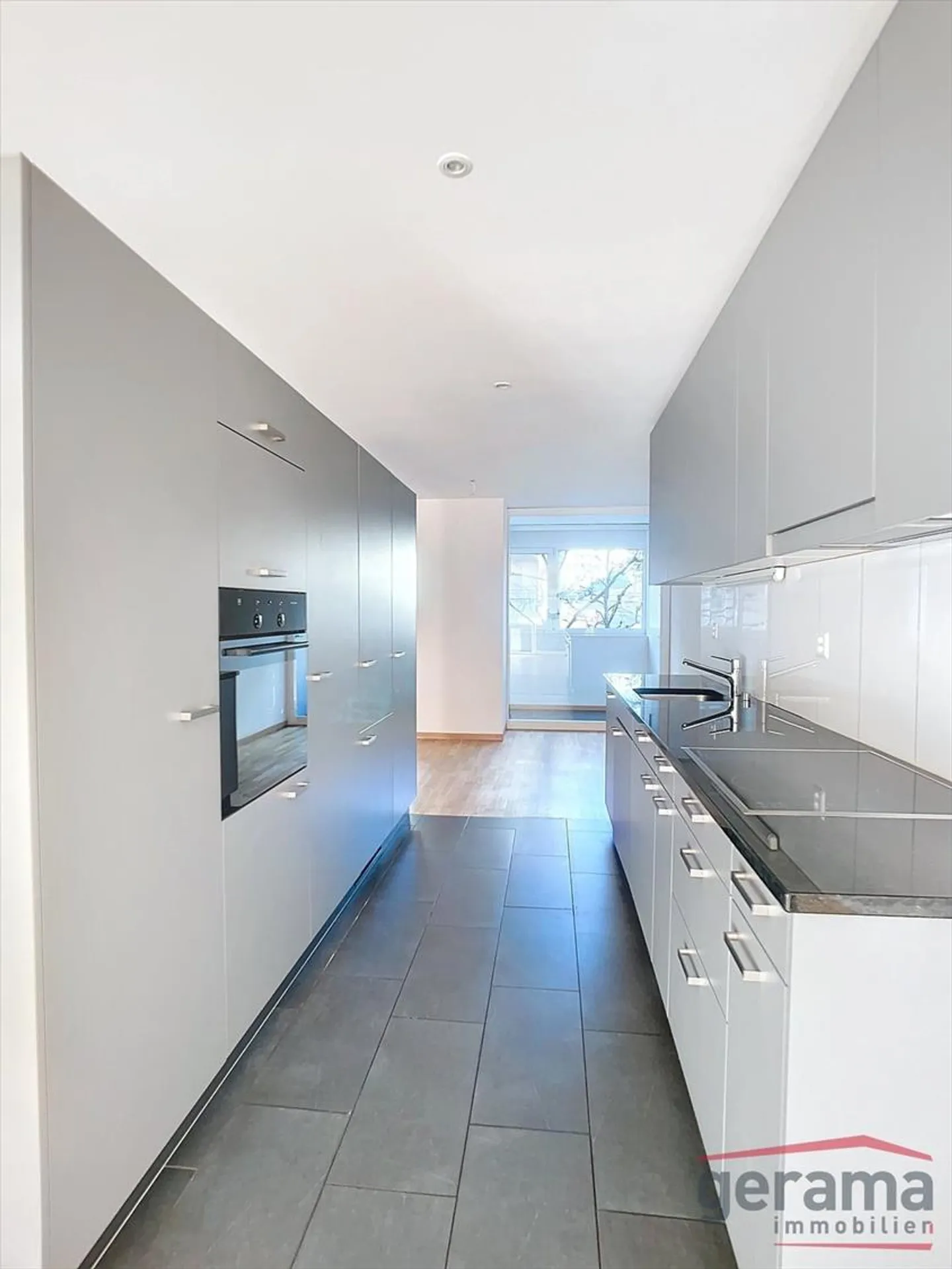 Helle 4,5-Zimmer-Wohnung im 2. Stock - Foto 2 von 7