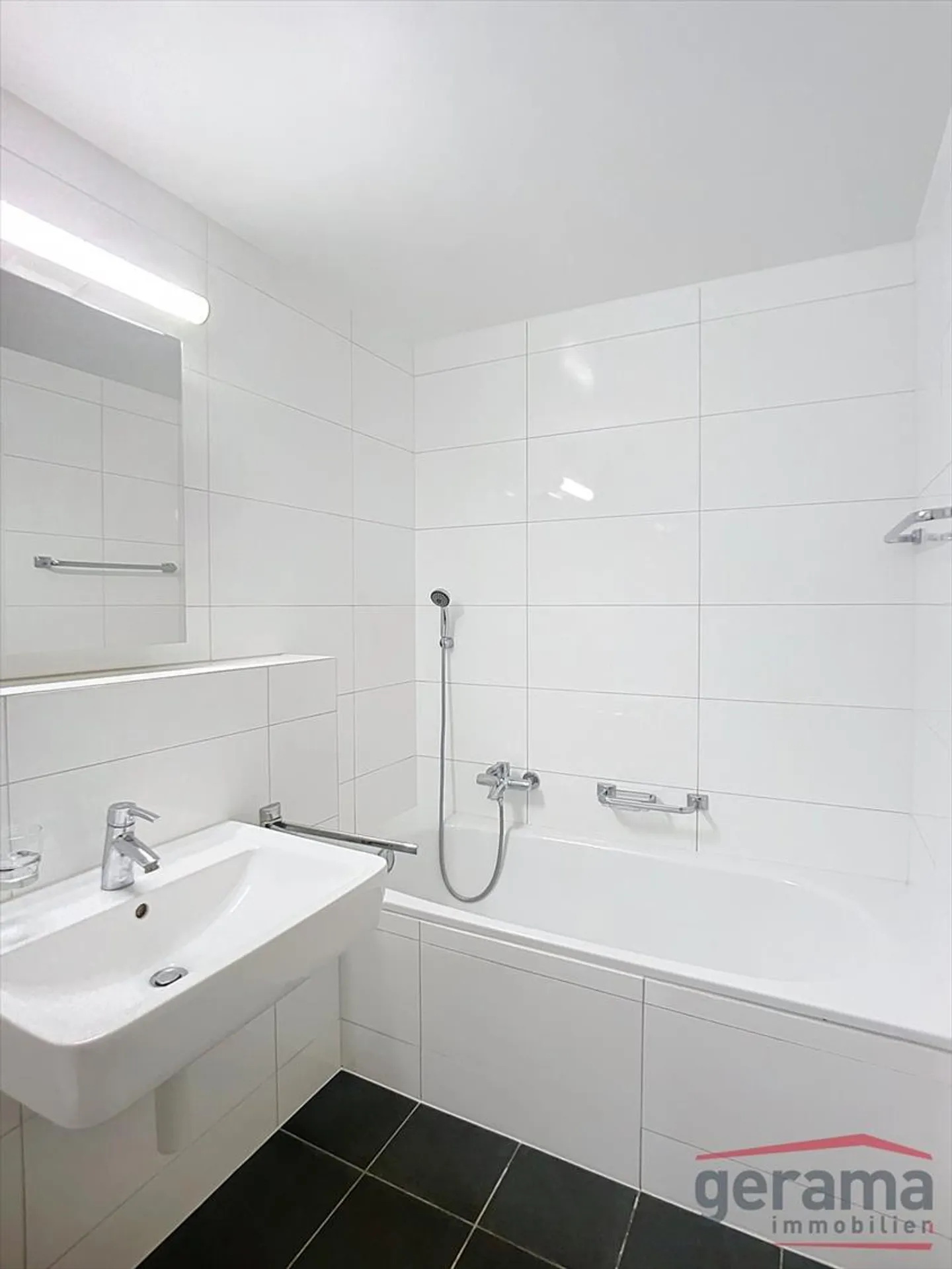 Helle 4,5-Zimmer-Wohnung im 2. Stock - Foto 4 von 7