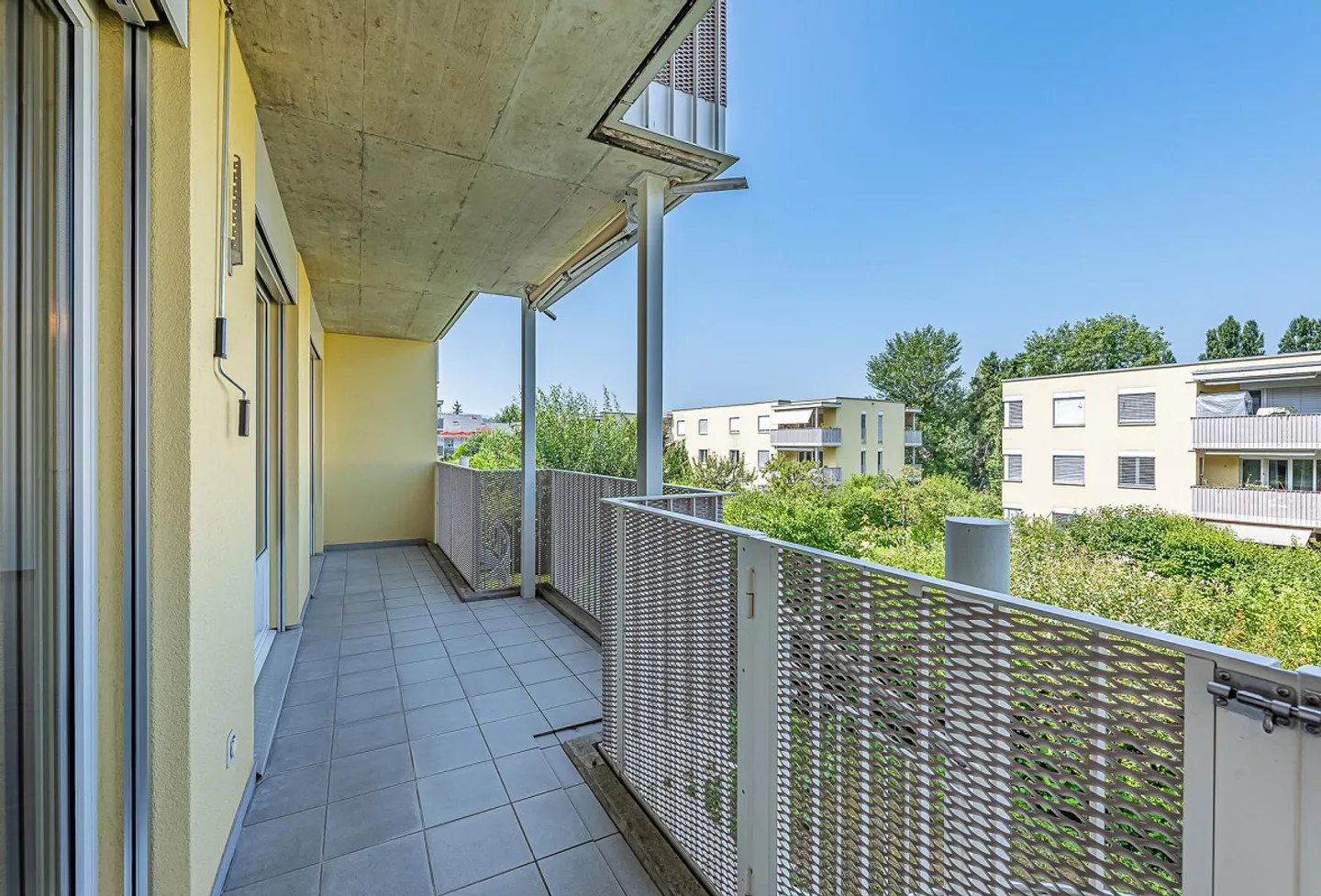 Apartment with Garden and Balcony! - Photo 10 of 11