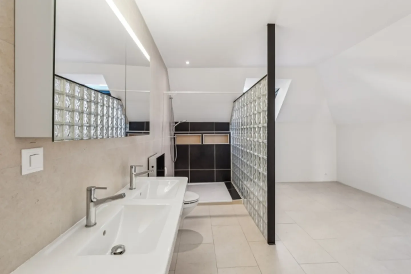 Duplex spazioso e luminoso in una residenza Art Deco - Foto 7 di 14