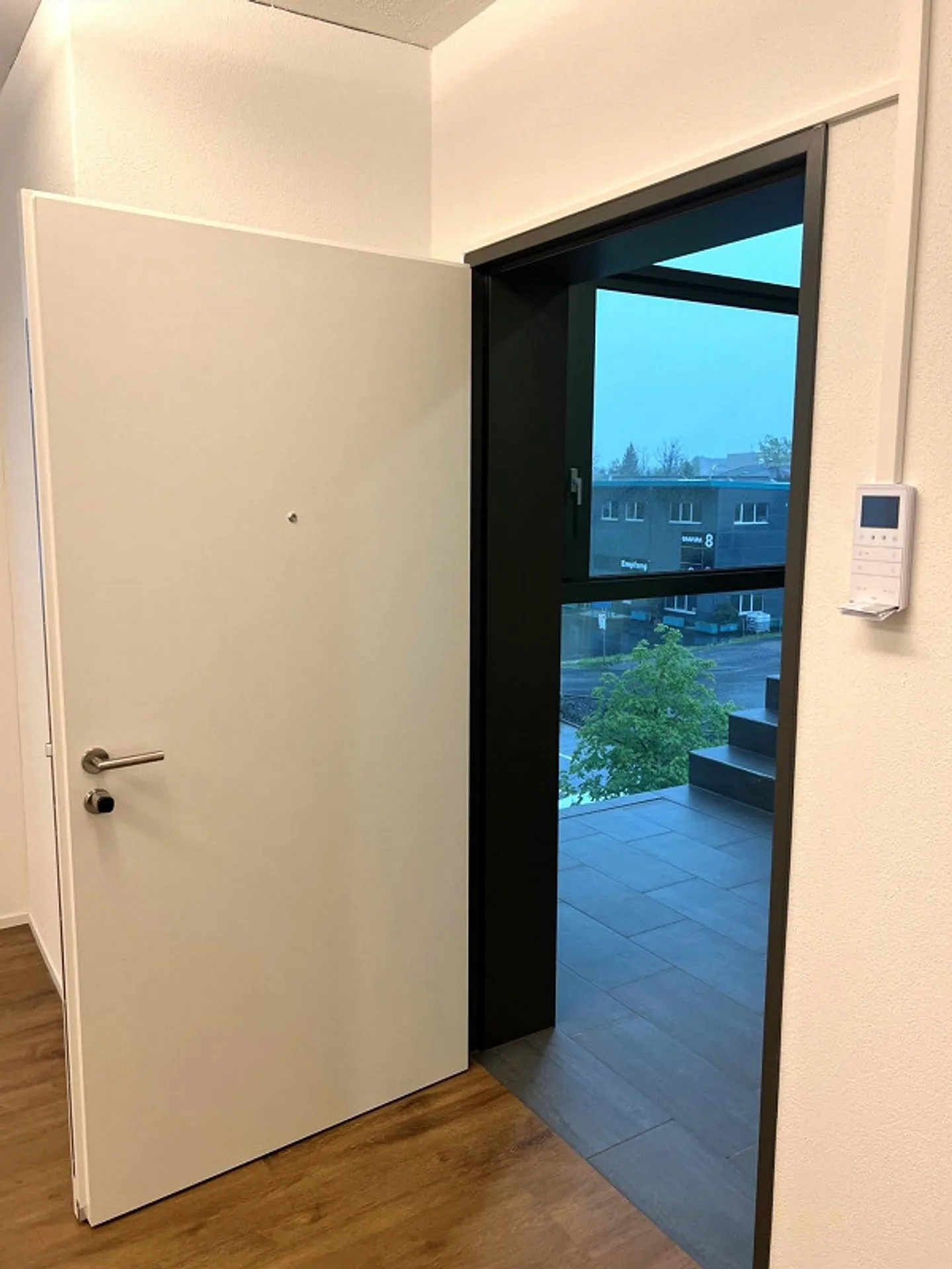 Perfekte Gewerbefläche in Rothenburg – modern, sichtbar, startbereit - Foto 2 von 9