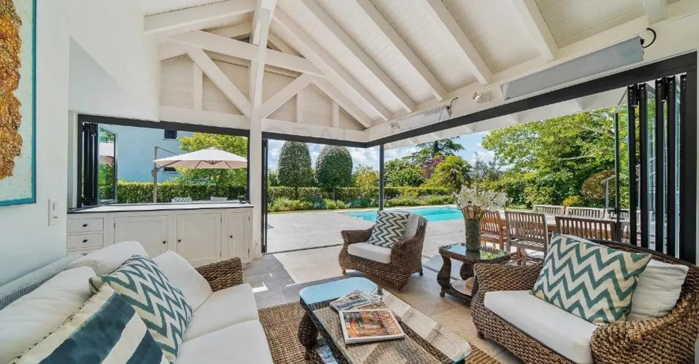 Esclusiva: Magnifica casa chiavi in mano con piscina - Mies - Foto 1 di 13