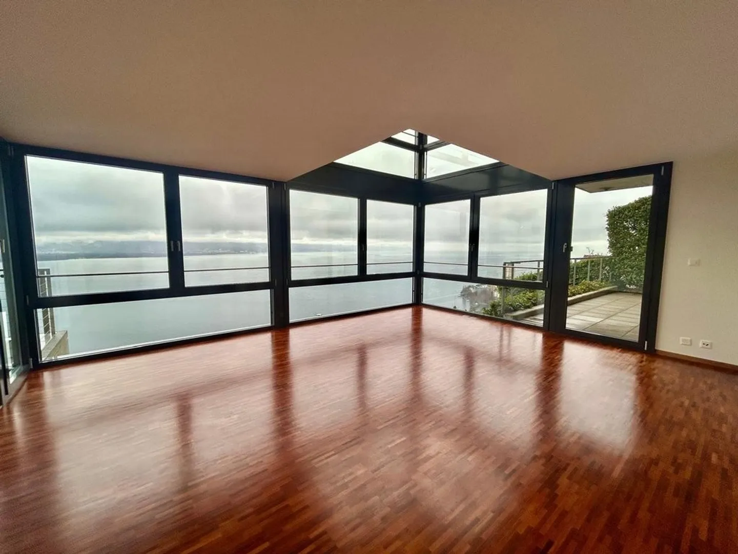 Magnifico duplex luminoso di 5,5 stanze con terrazza e soppalco - Foto 3 di 8