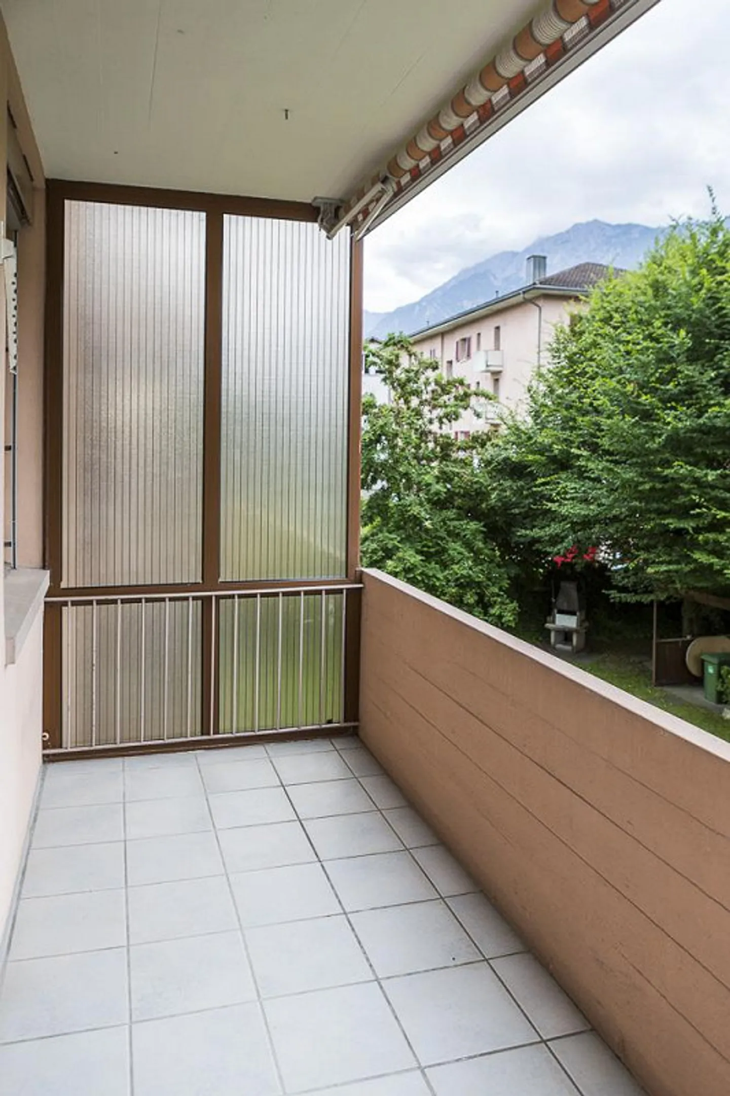 Well-maintained 3.5-room apartment near the train station and city center - Photo 2 of 11