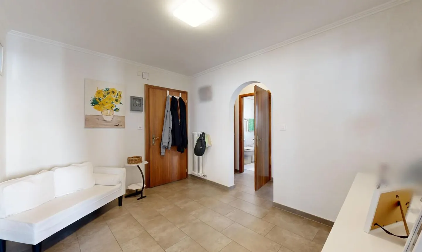 Geräumige 5,5 Zimmer im Herzen von Sierre mit drei Balkonen - Foto 7 von 13