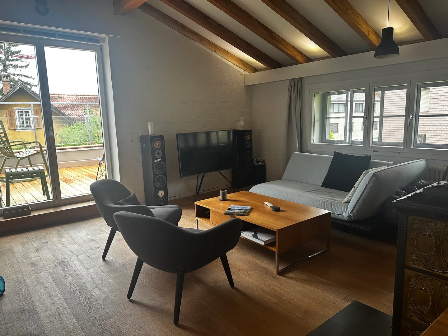 Stylish Loft with Terrace - Photo 5 of 8