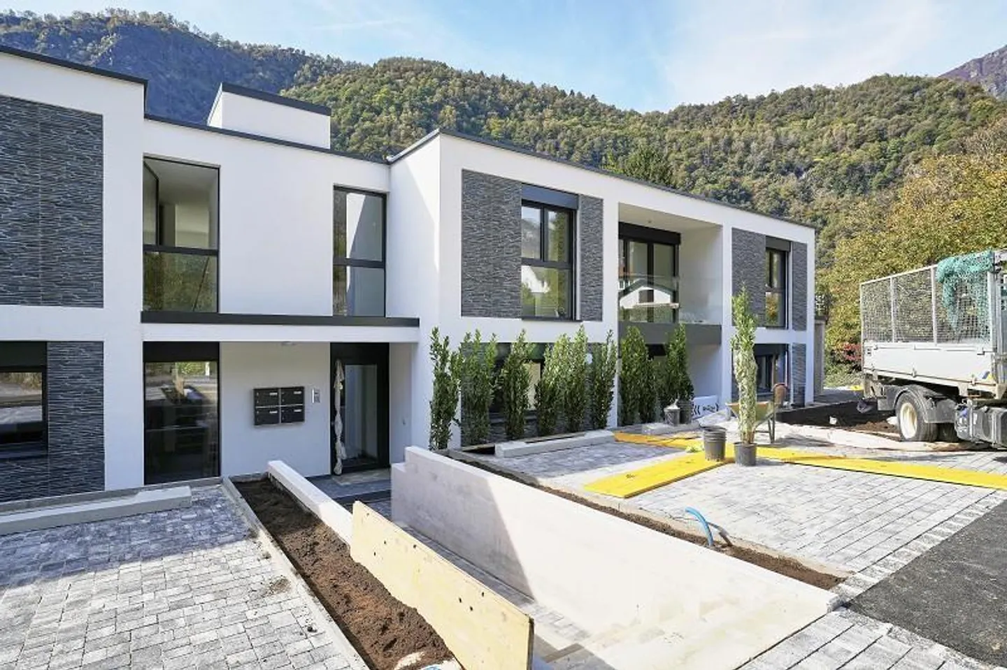 Modernes Gartenapartment in Avegno - Foto 1 von 32