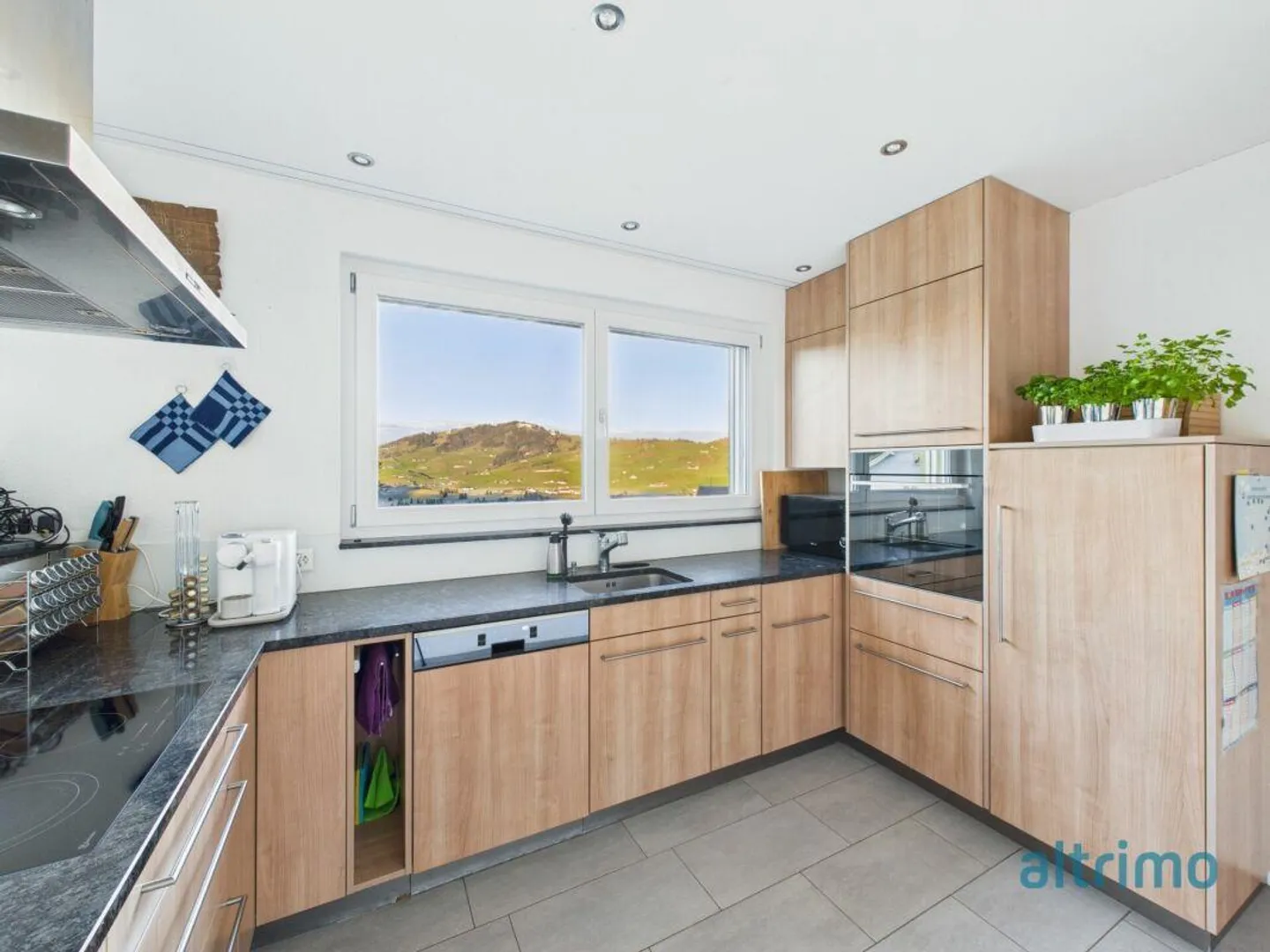 A Paradise for Your Family - Detached House with Dreamlike Views - Photo 2 of 21