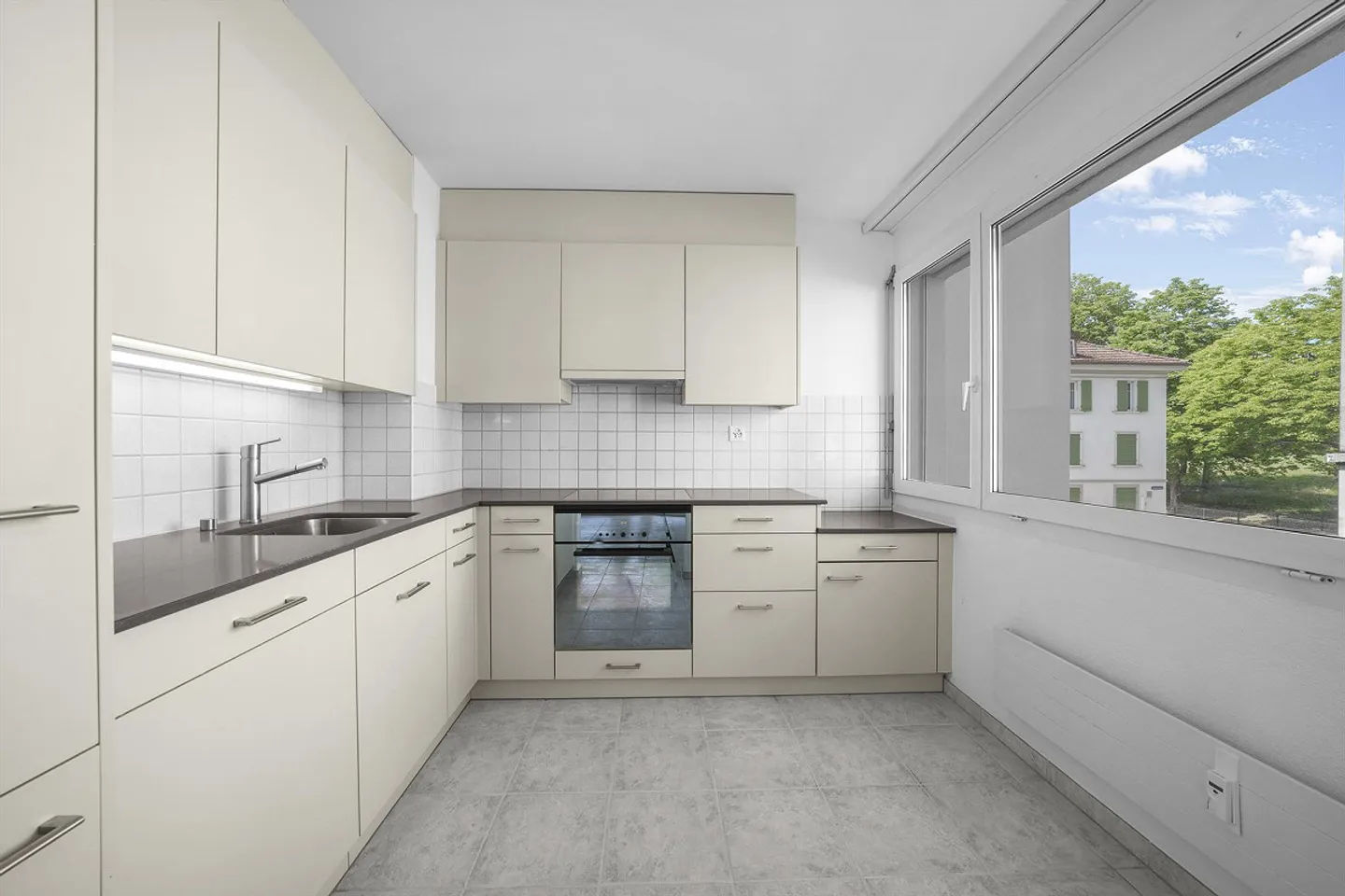 Attractive apartment in a quiet residential area in the west of the city of St. Gallen - Photo 5 of 25