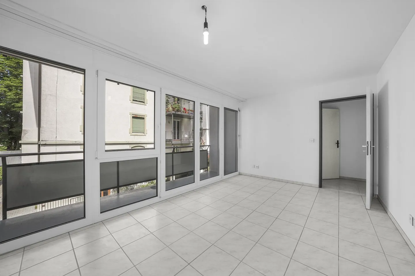 Attractive apartment in a quiet residential area in the west of the city of St. Gallen - Photo 7 of 25