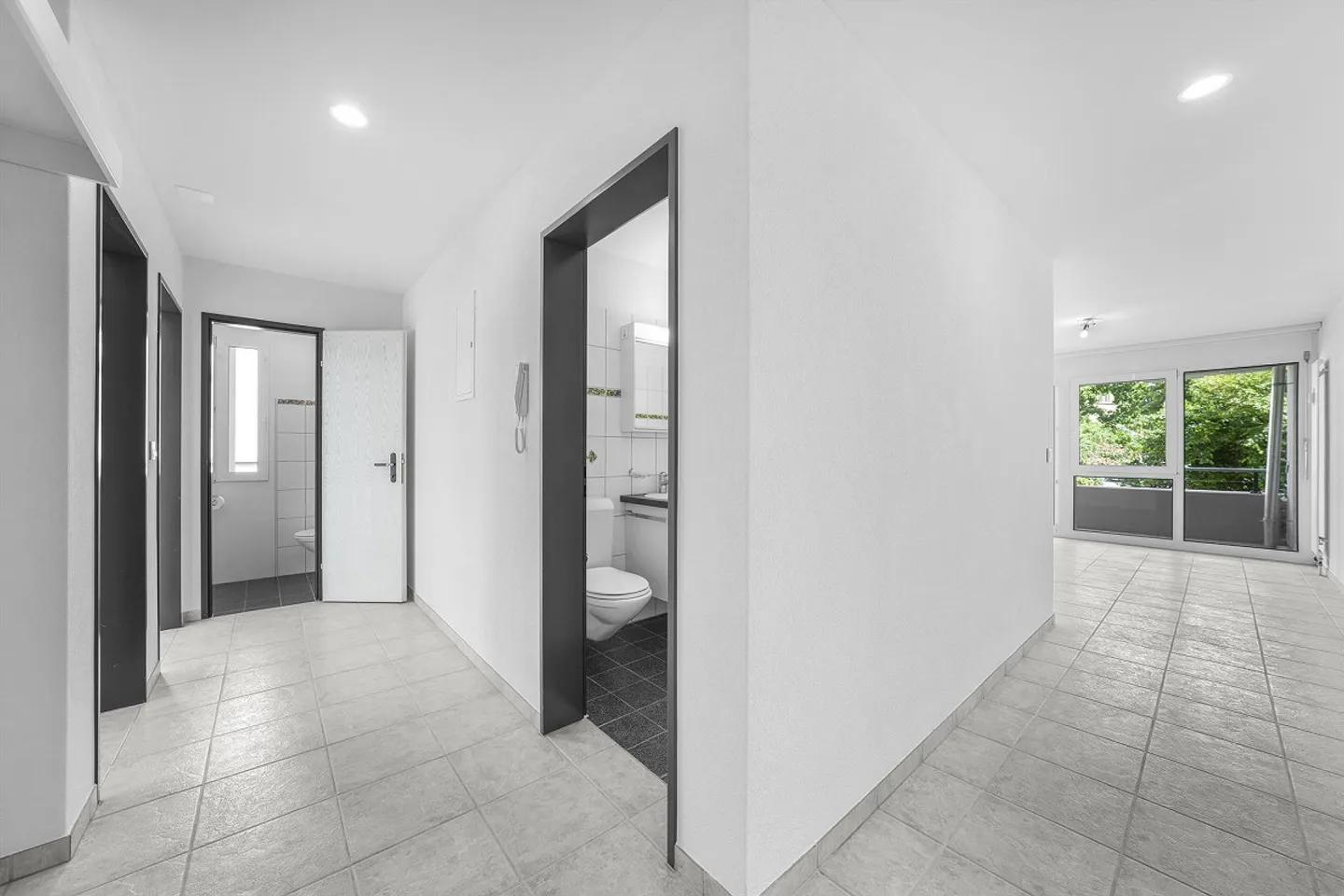 Attractive apartment in a quiet residential area in the west of the city of St. Gallen - Photo 14 of 25