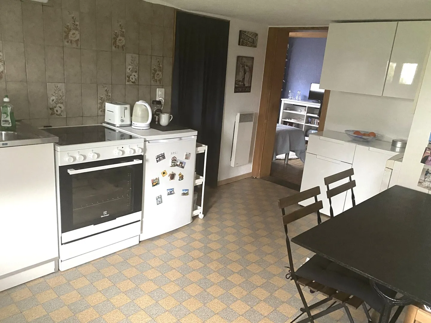 Charming two-family house with optional land parcel - Photo 2 of 13