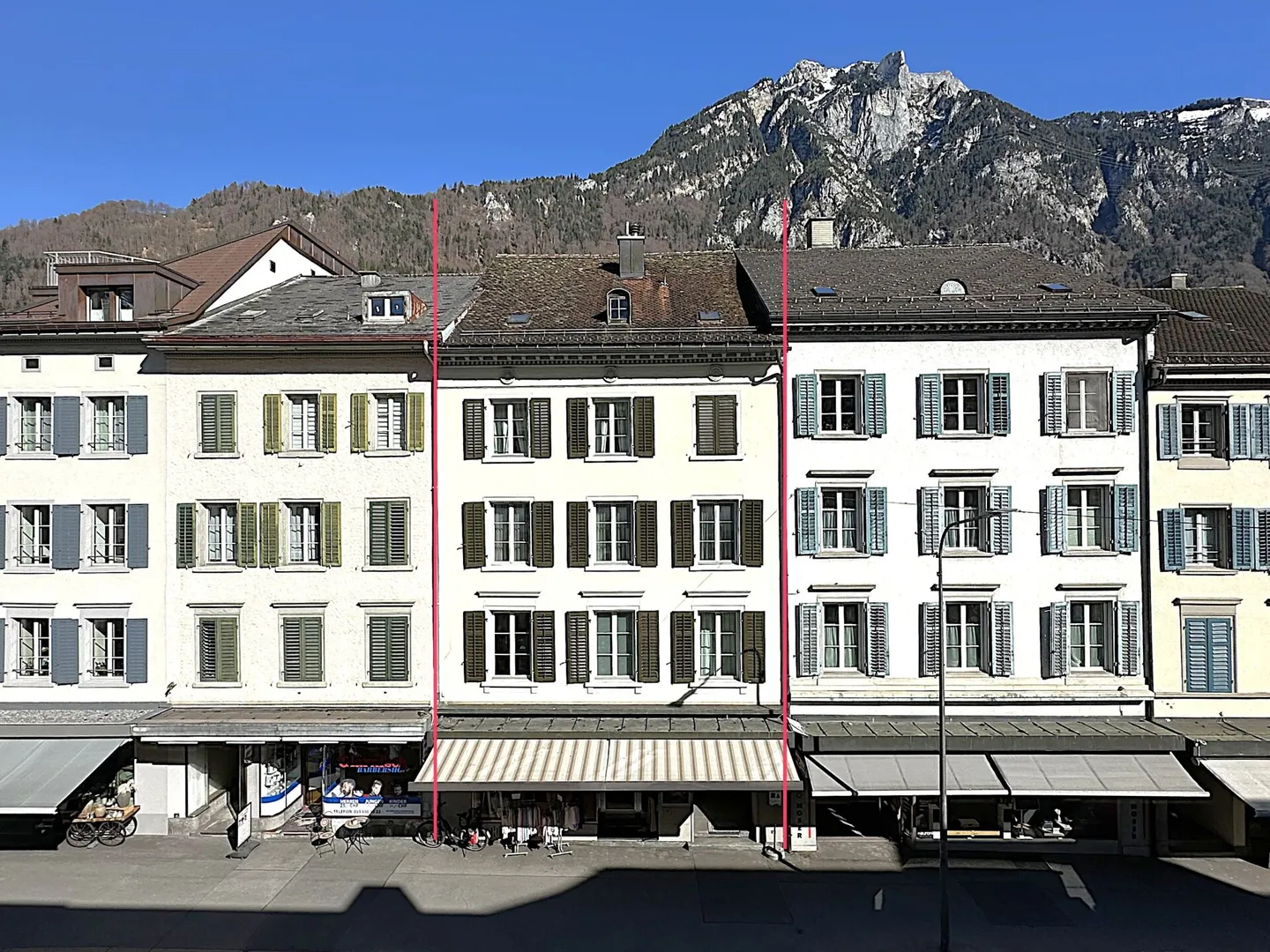 Residential and commercial building in the city center of Glarus - Photo 1 of 12
