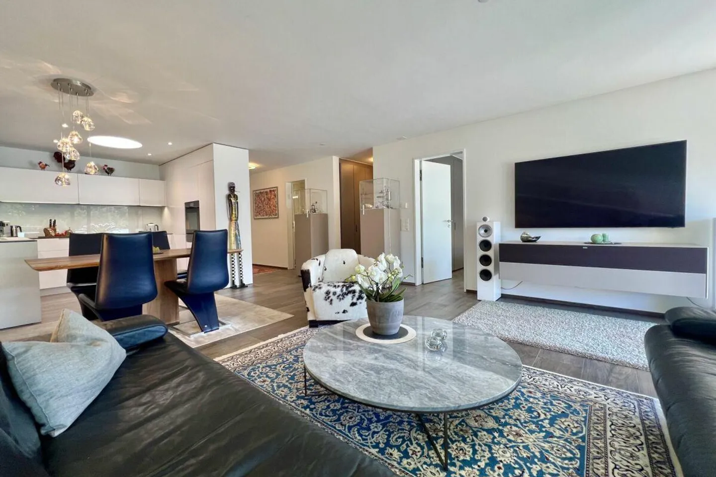 Exclusive penthouse apartment with large terrace and beautiful views of greenery - Photo 6 of 30