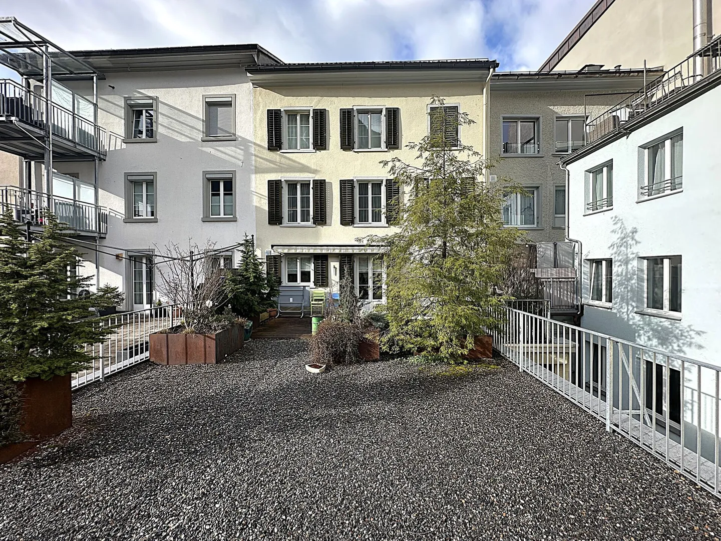 Residential and commercial building in the city center of Glarus - Photo 4 of 12