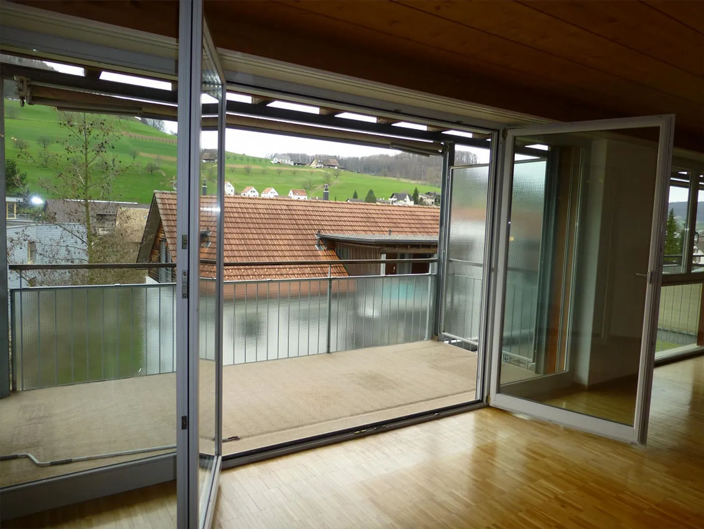 Bella appartamento di 3,5 stanze in una posizione tranquilla - Foto 2 di 10