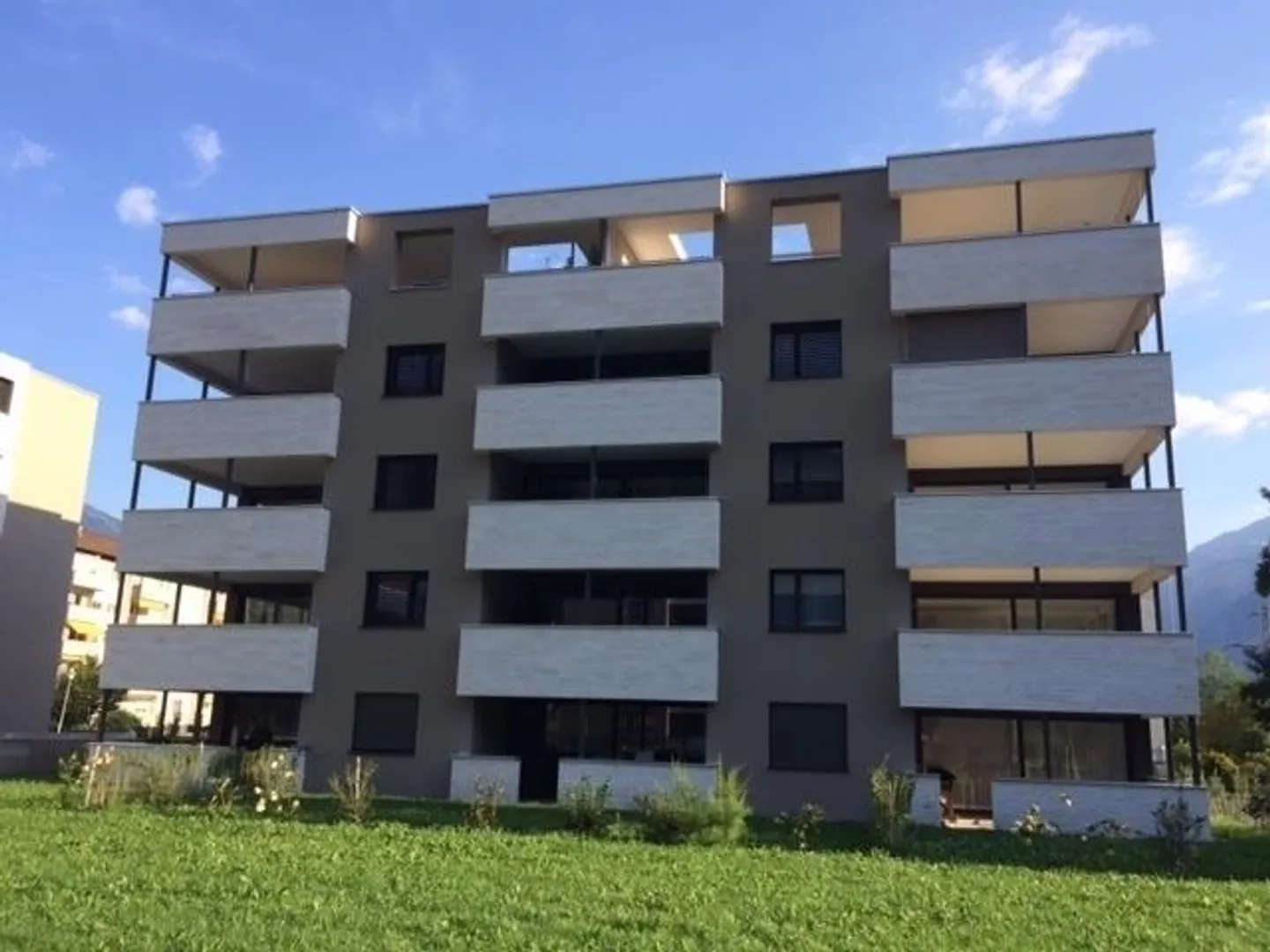Sun-drenched ground floor apartment with spacious lawn area - Photo 1 of 10