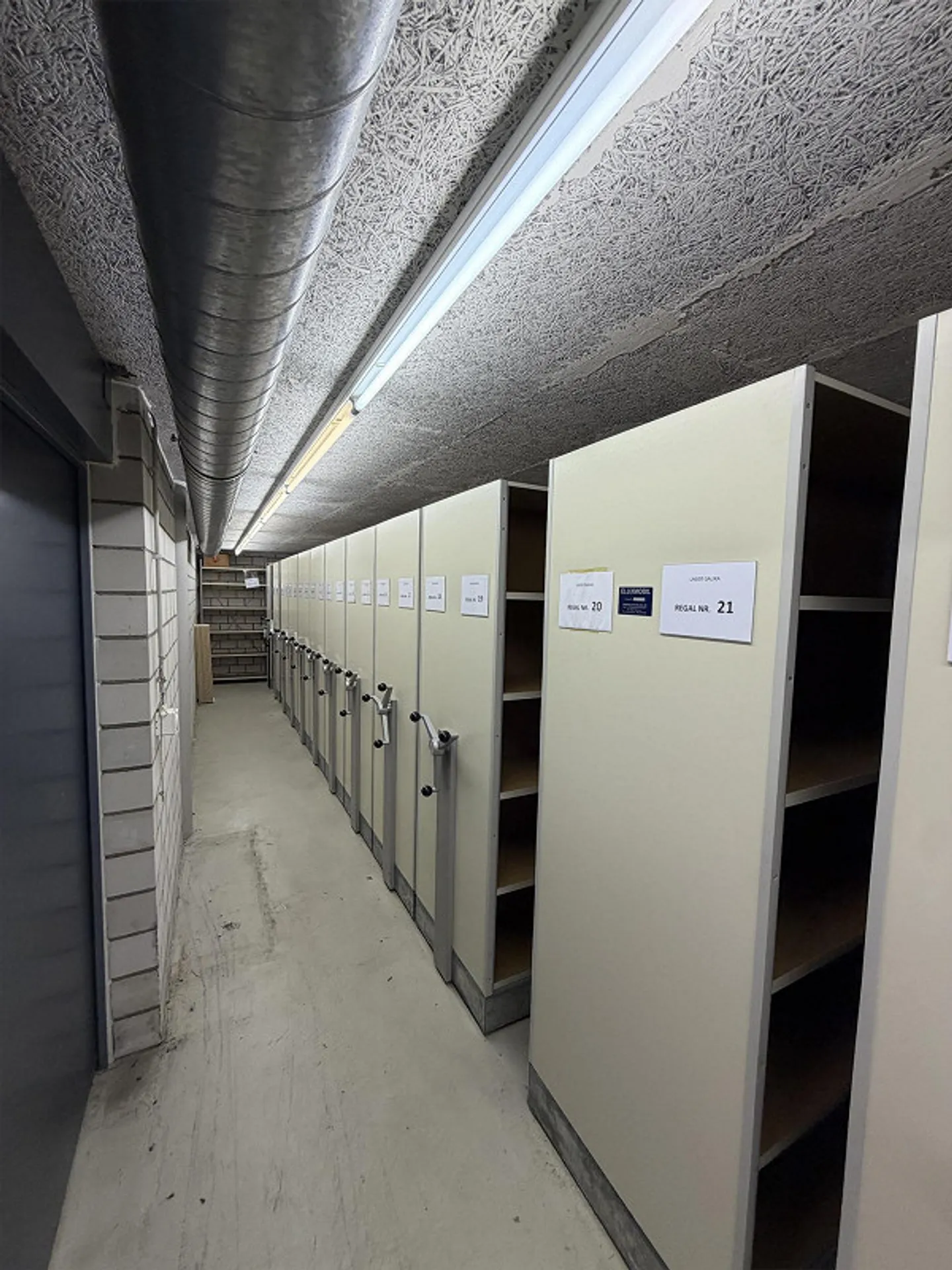 Espace de stockage recherché - vous le trouverez chez nous ! - Photo 2 sur 3