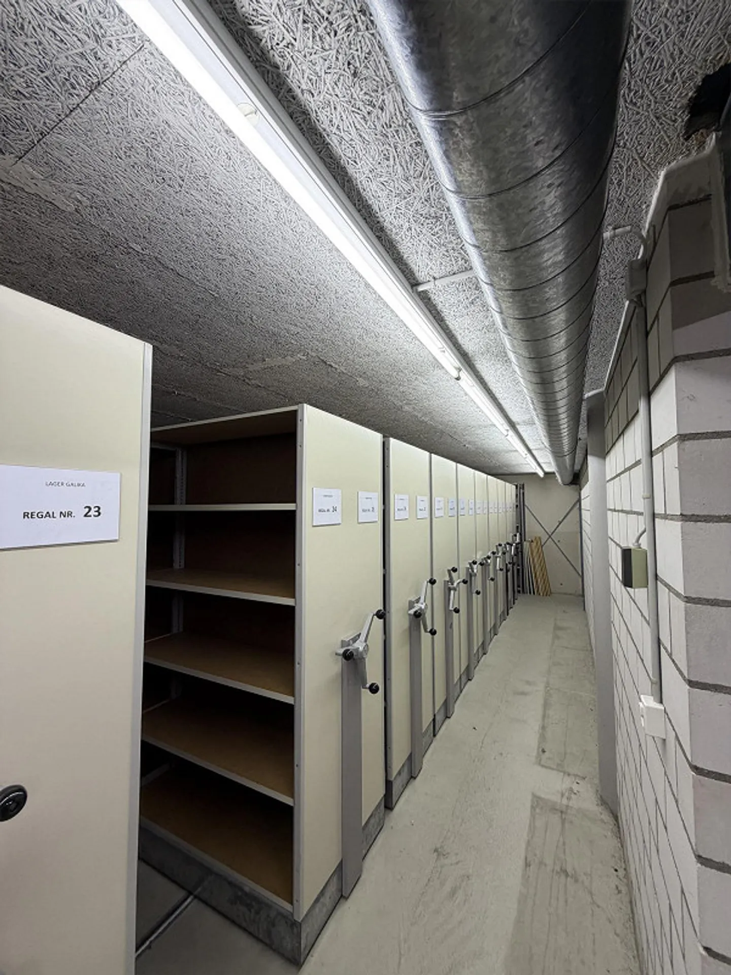 Espace de stockage recherché - vous le trouverez chez nous ! - Photo 3 sur 3