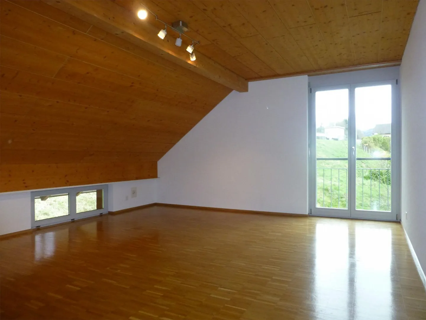 Bella appartamento di 3,5 stanze in una posizione tranquilla - Foto 5 di 10