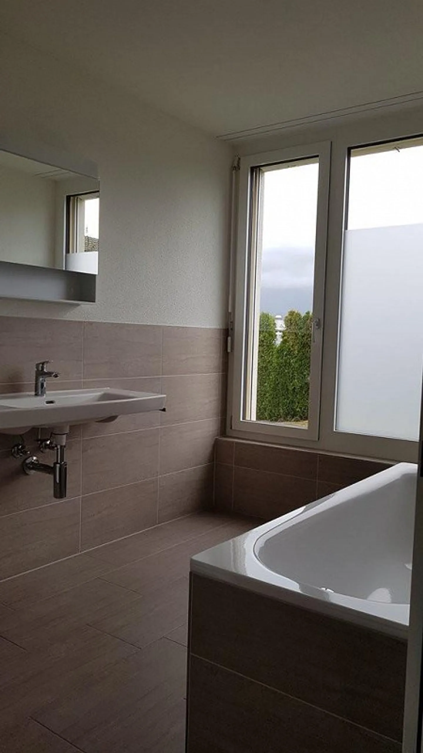 Modern, bright 2.5-room apartment for comfort - Photo 4 of 6