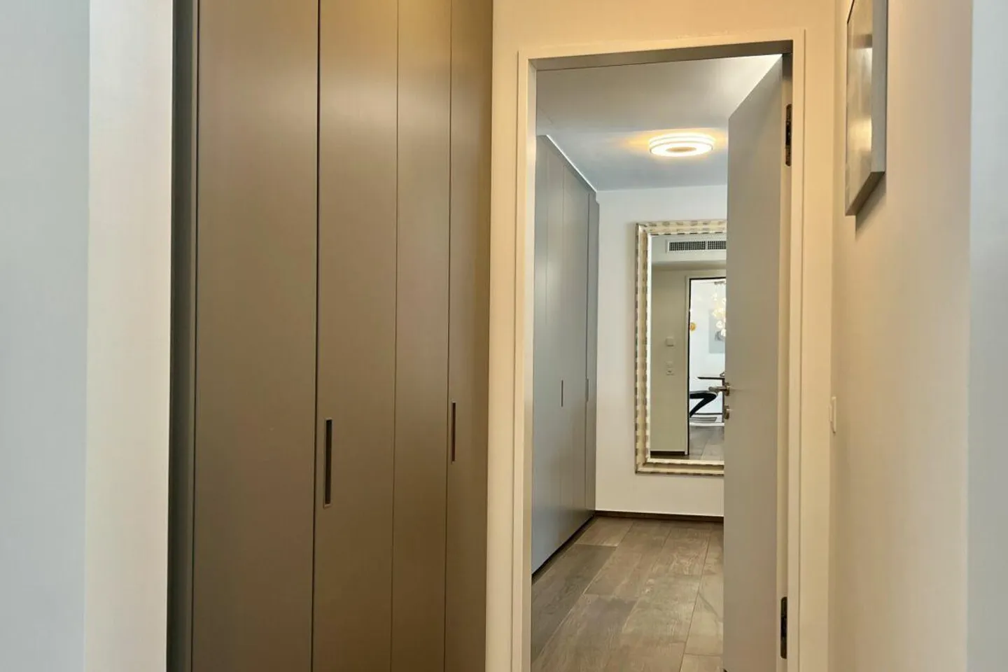 Exclusive penthouse apartment with large terrace and beautiful views of greenery - Photo 11 of 30