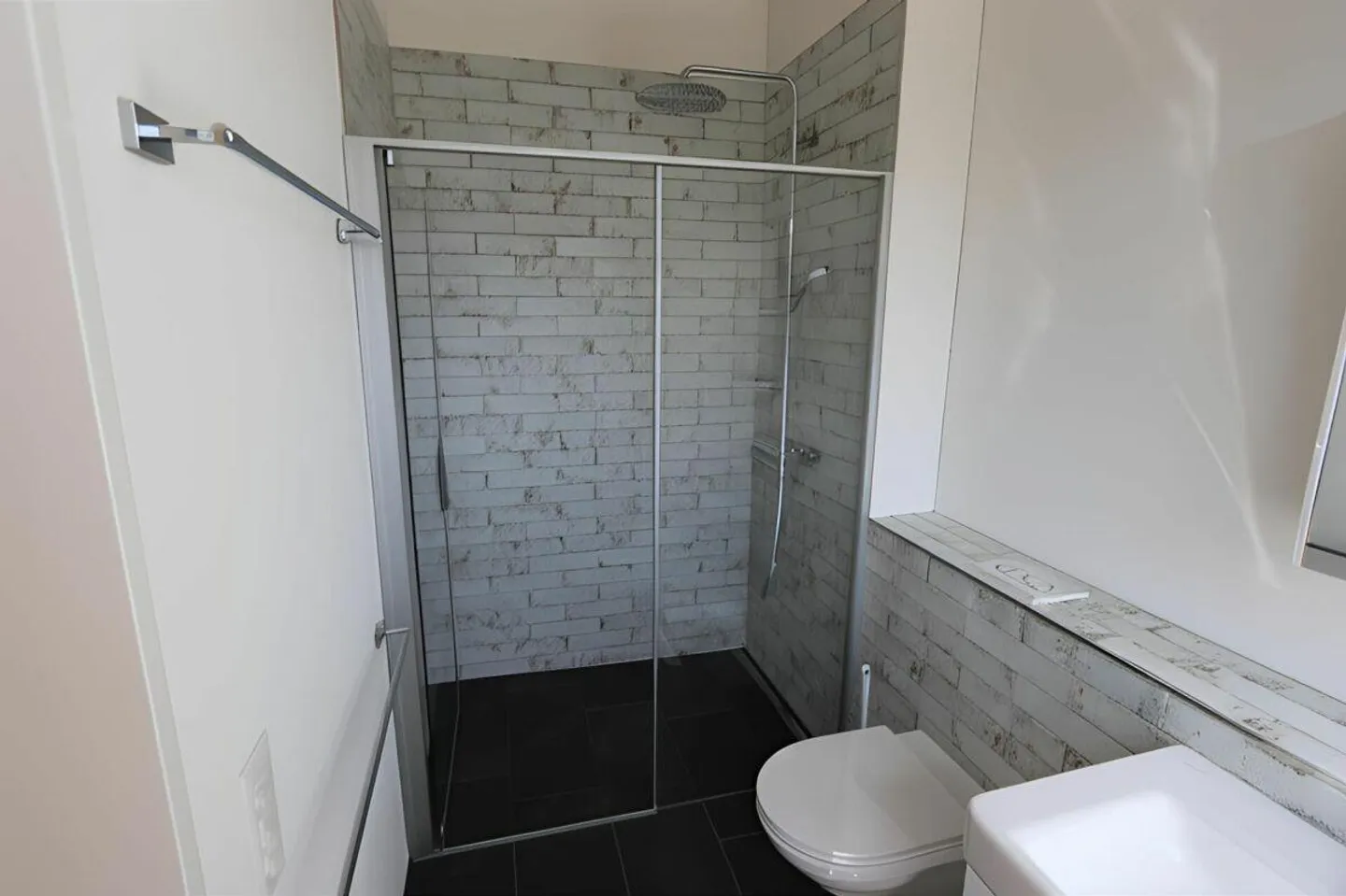 Nuovo attico soleggiato in vendita vicino al lago! - Foto 13 di 23